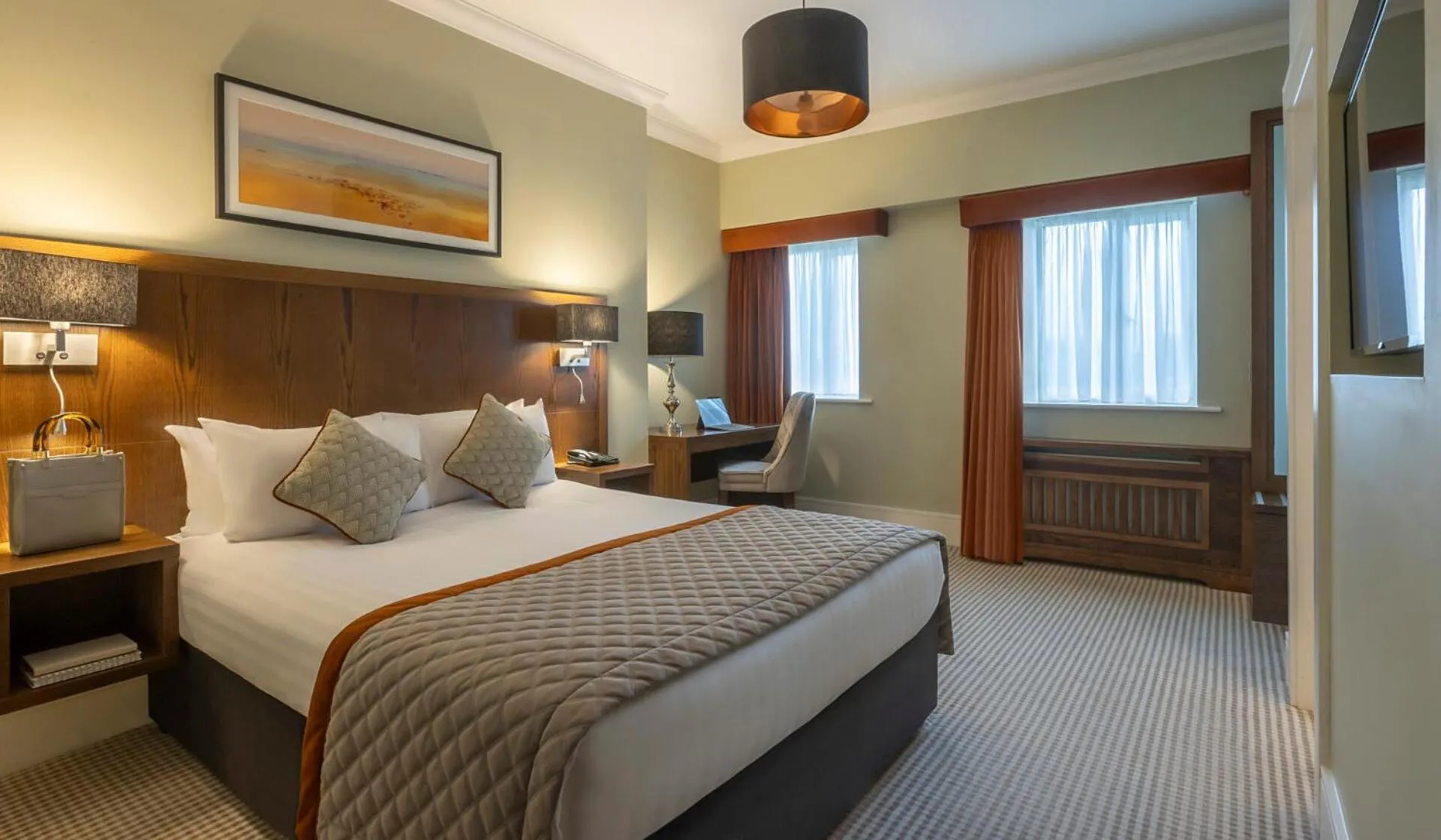 Bedroom, Bed in Glenroyal Hotel