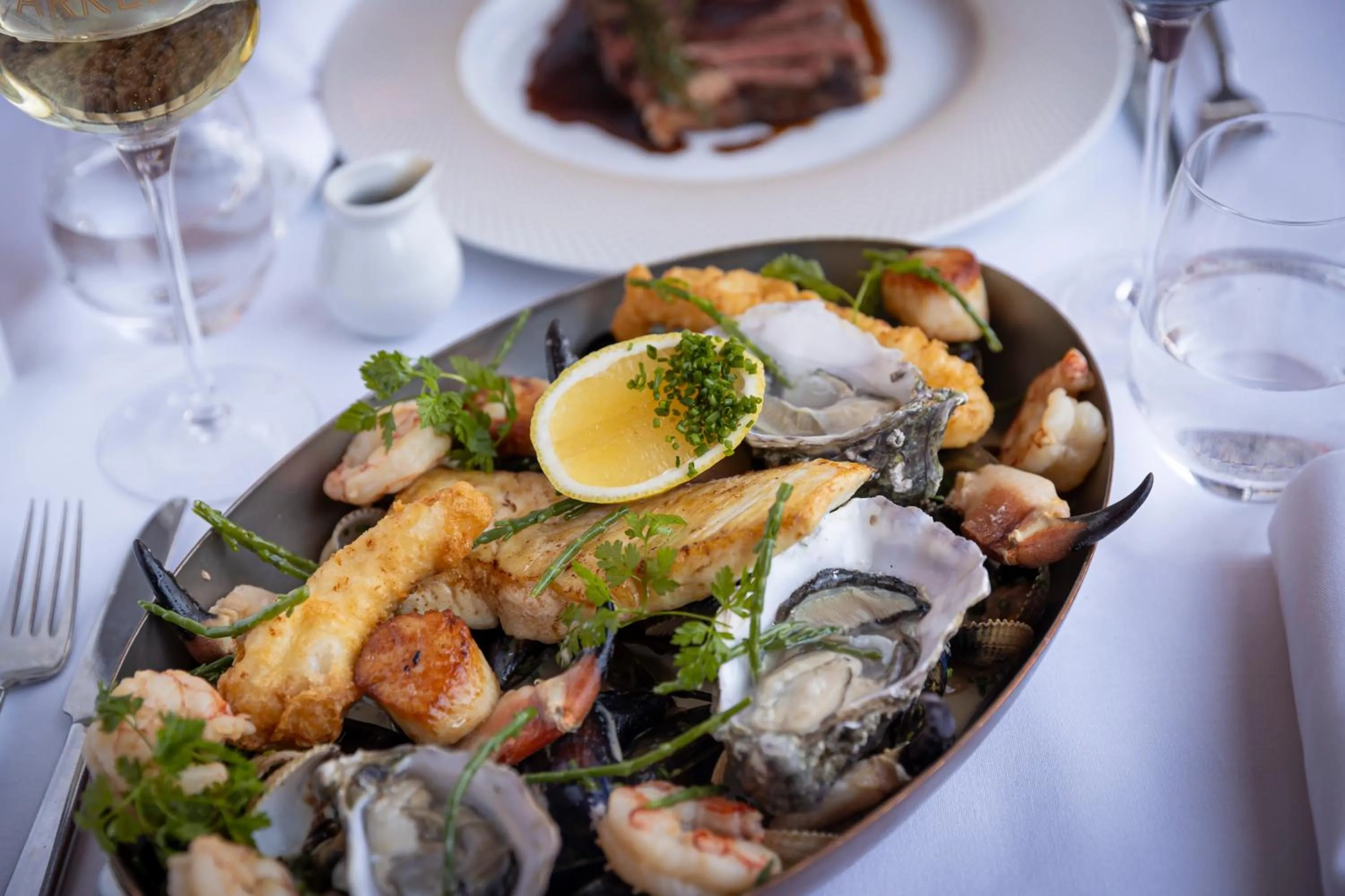 Food and drinks in Glenroyal Hotel