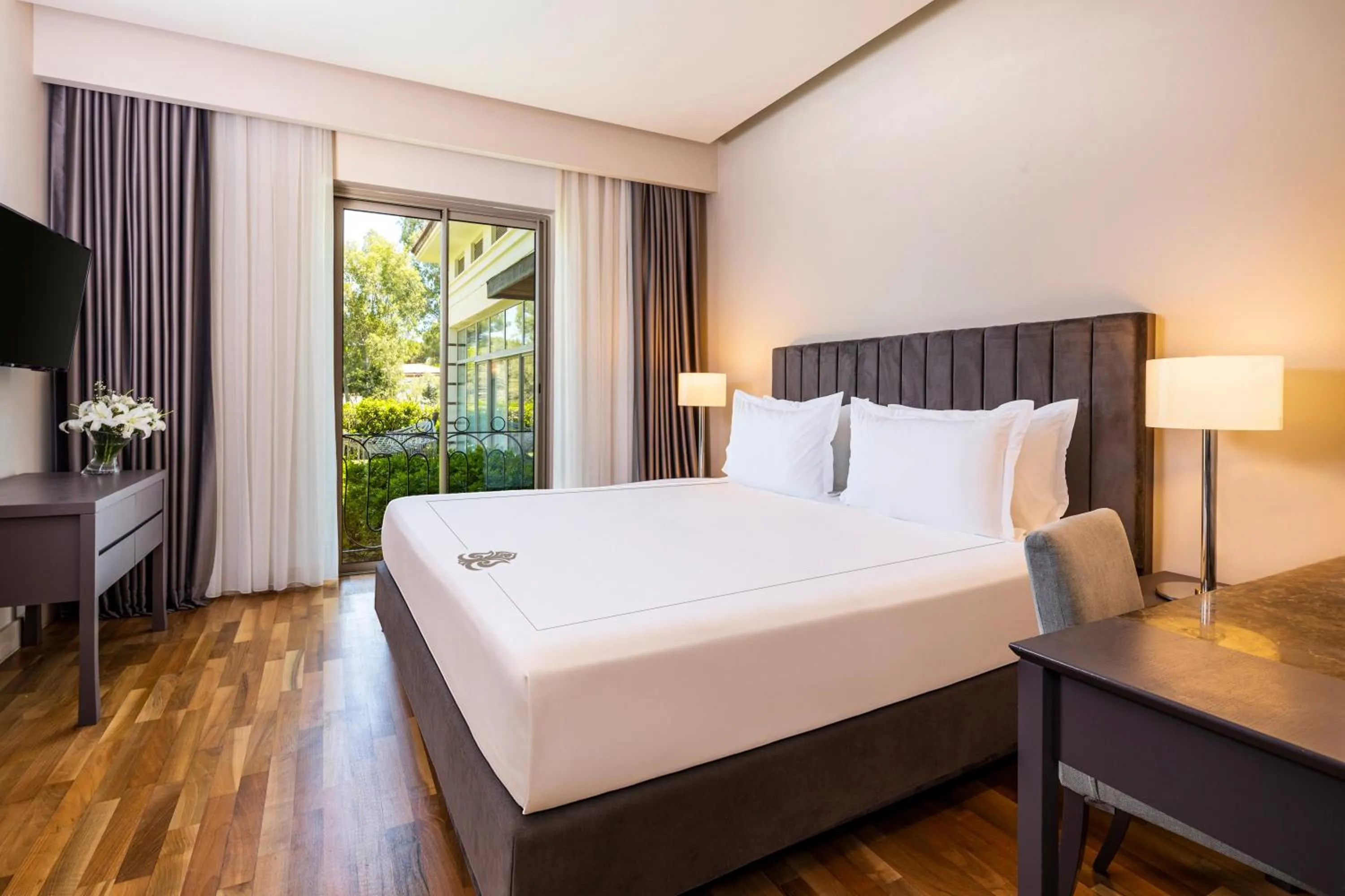 Bedroom, Bed in Kempinski Hotel The Dome Belek