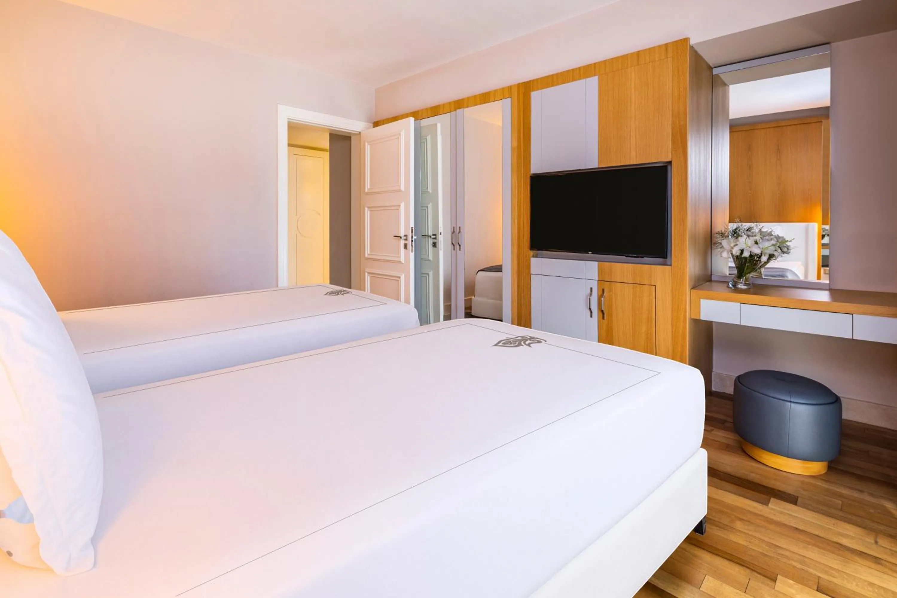 Bedroom, Bed in Kempinski Hotel The Dome Belek