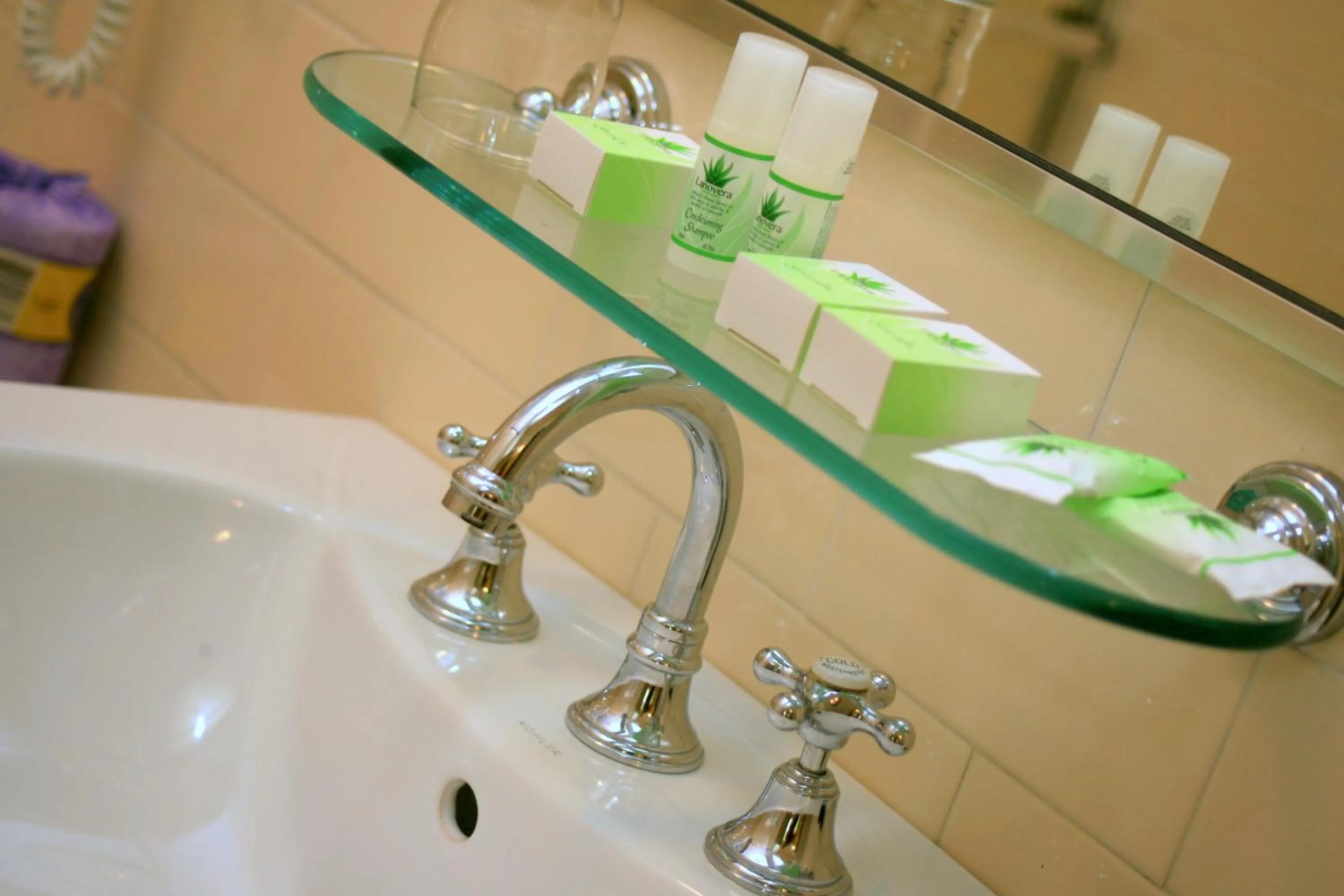 Bathroom in Avonmore On The Park Boutique Hotel