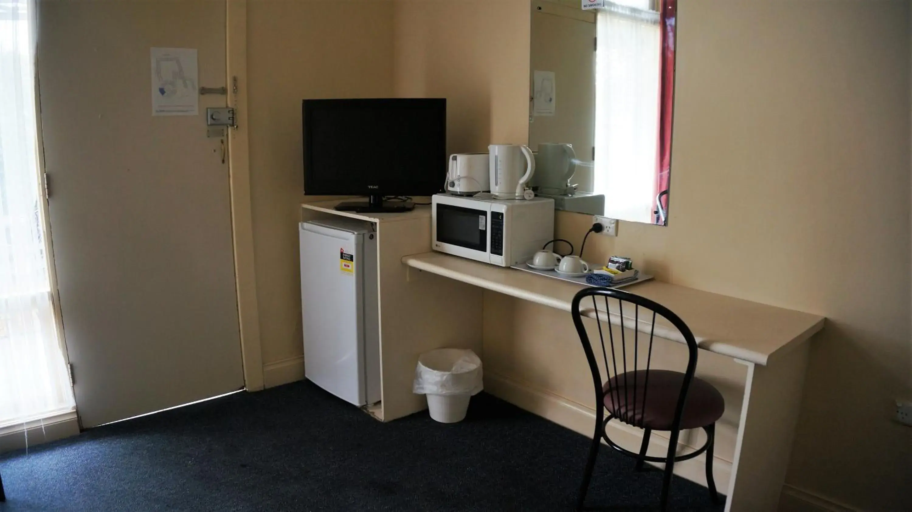 Budget Double Room in Jacksons Motor Inn Budget Double Room in Jacksons Motor Inn