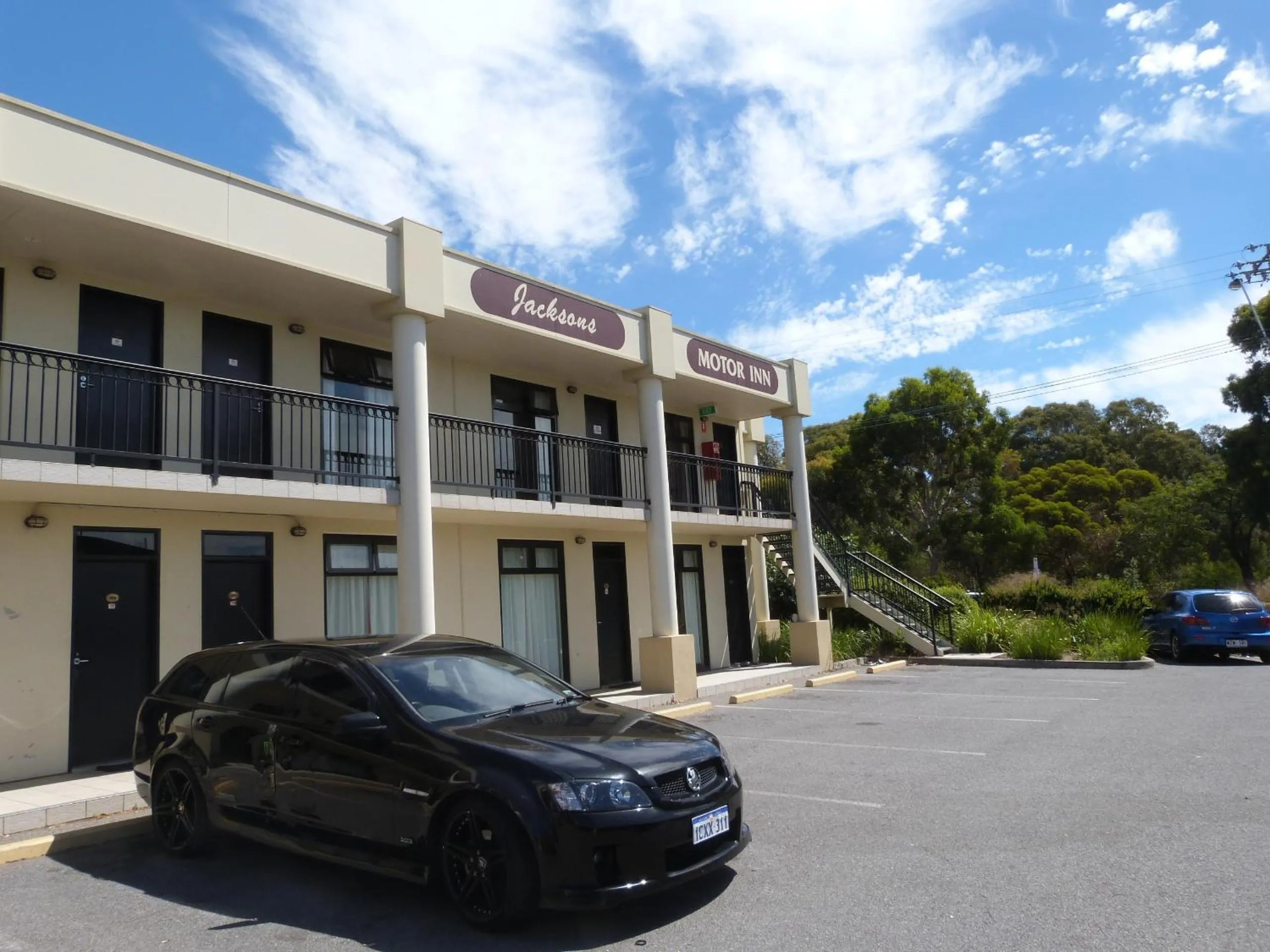 Property building in Jacksons Motor Inn