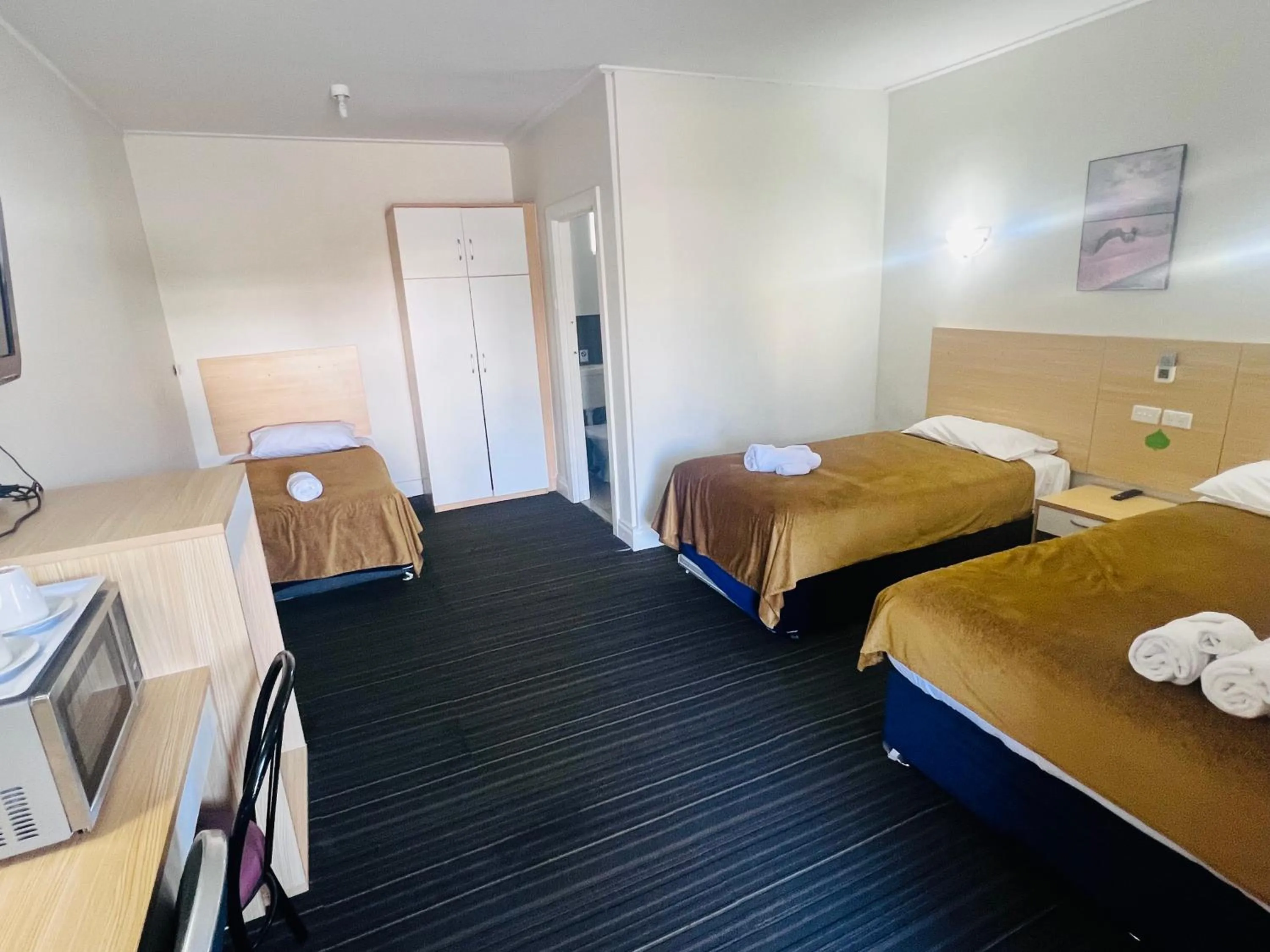 Bed in Jacksons Motor Inn