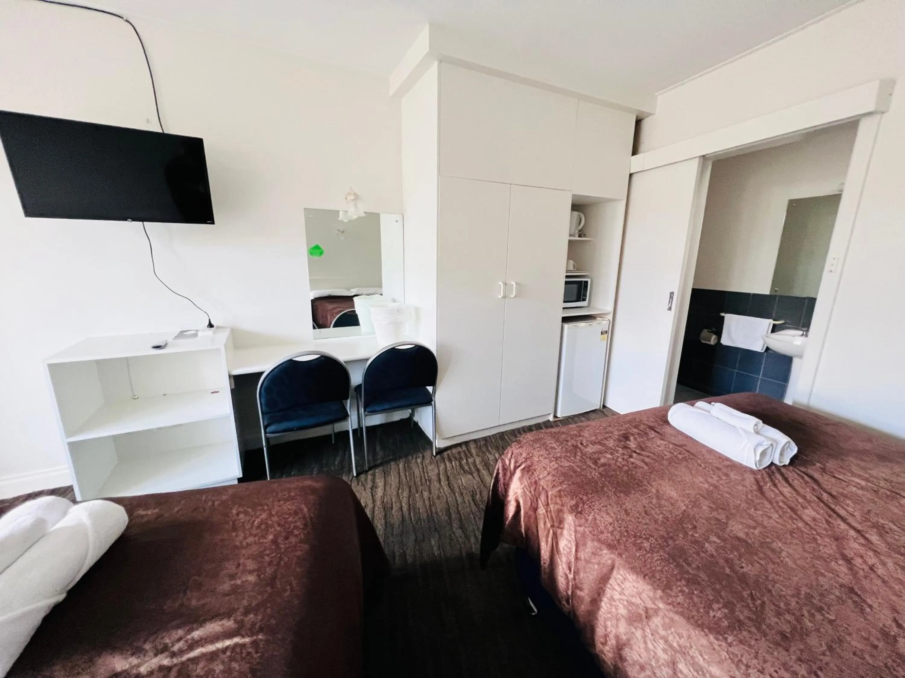 Bed in Jacksons Motor Inn