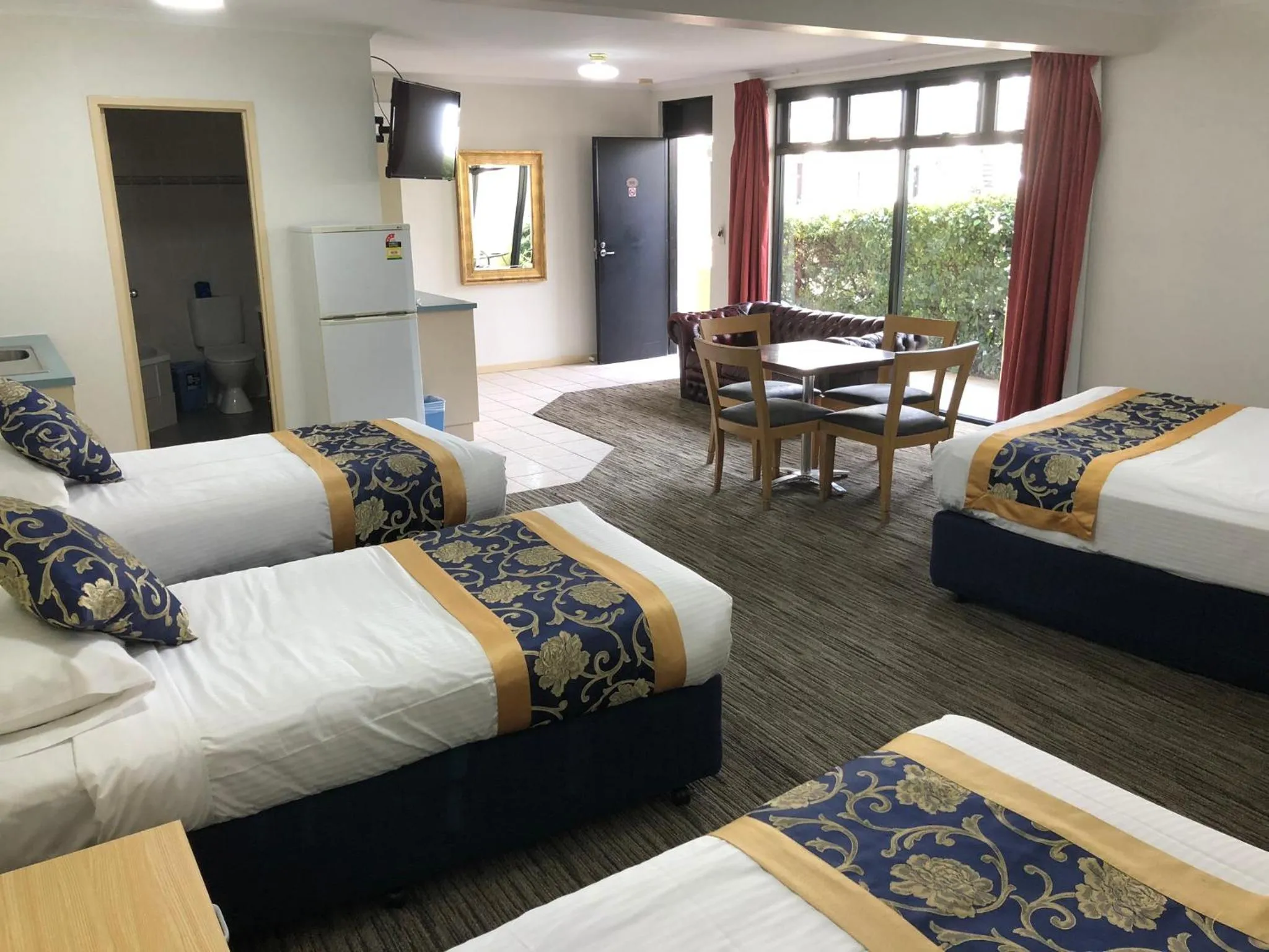 Bed in Jacksons Motor Inn