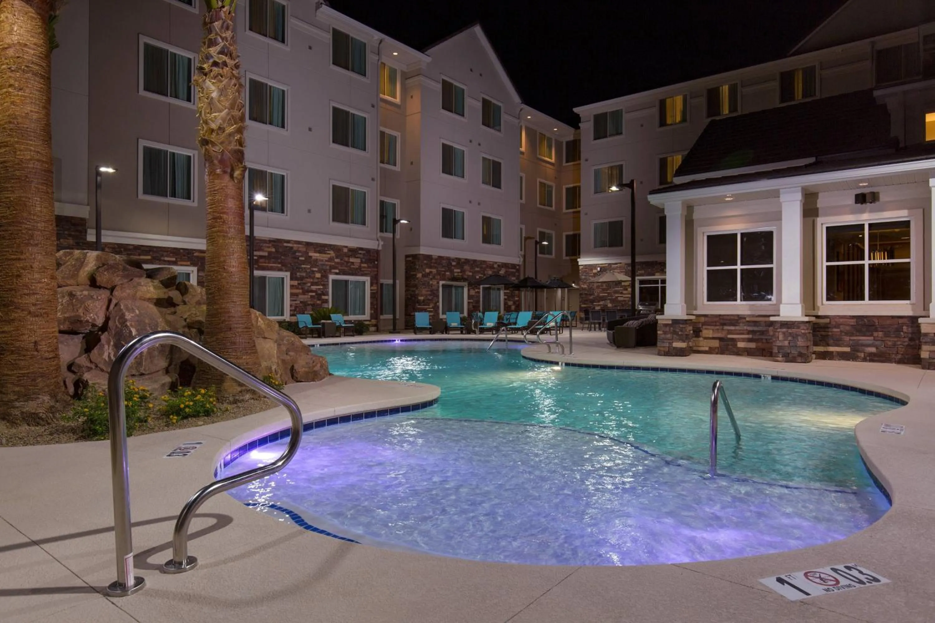 Swimming pool in Residence Inn by Marriott Las Vegas Airport