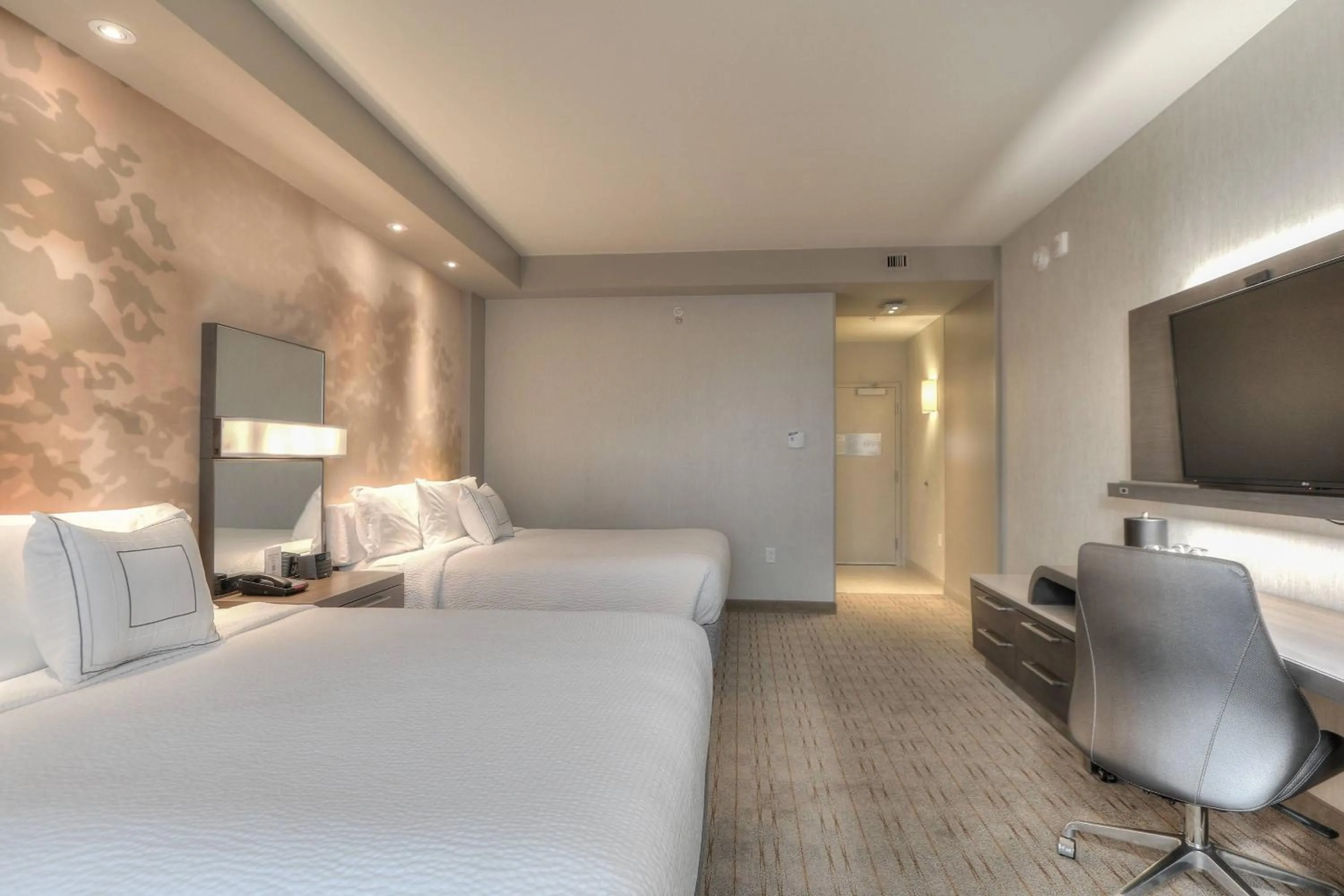 Photo of the whole room, Bed in Courtyard by Marriott Pigeon Forge