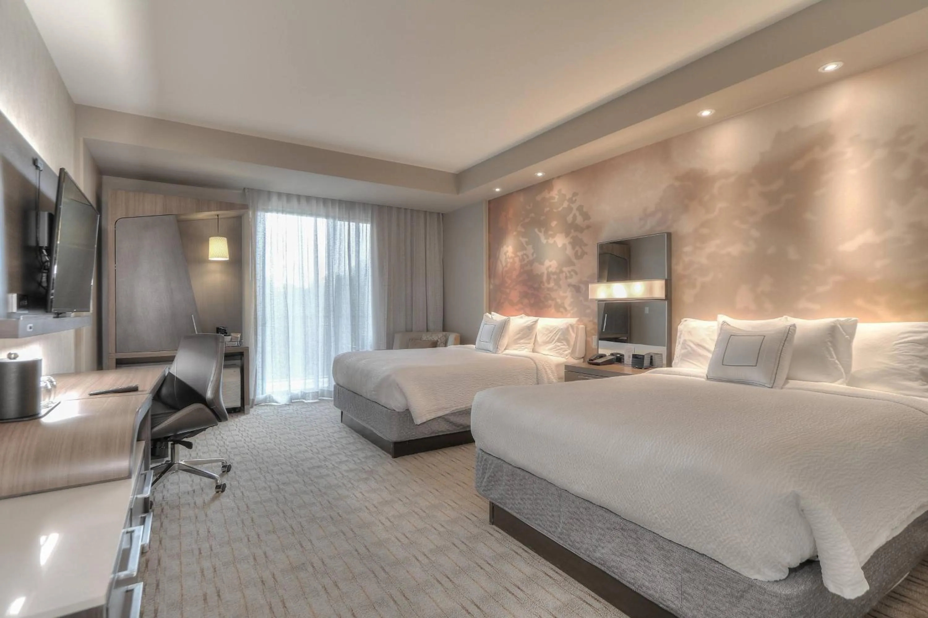 Photo of the whole room, Bed in Courtyard by Marriott Pigeon Forge