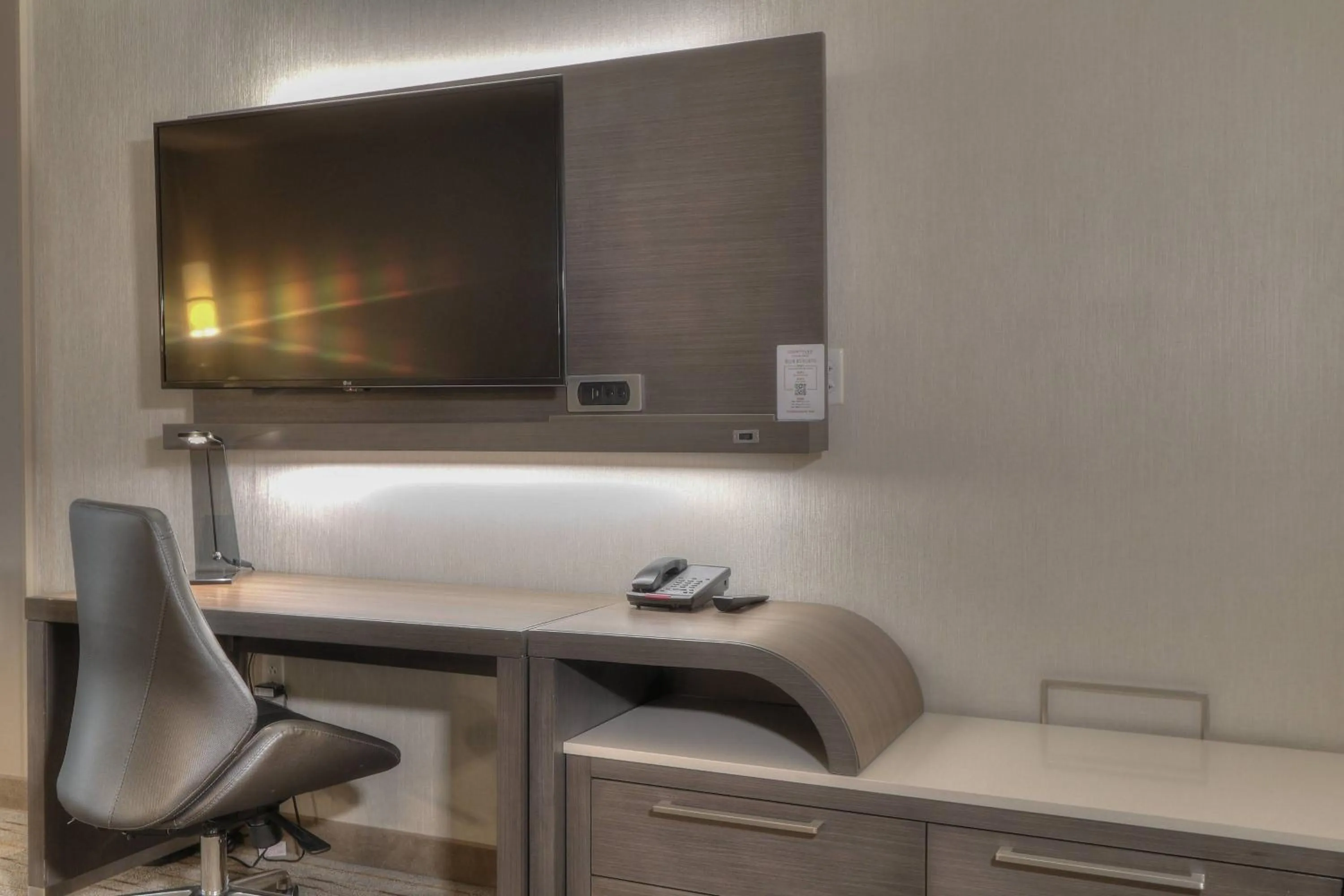 Bedroom in Courtyard by Marriott Pigeon Forge