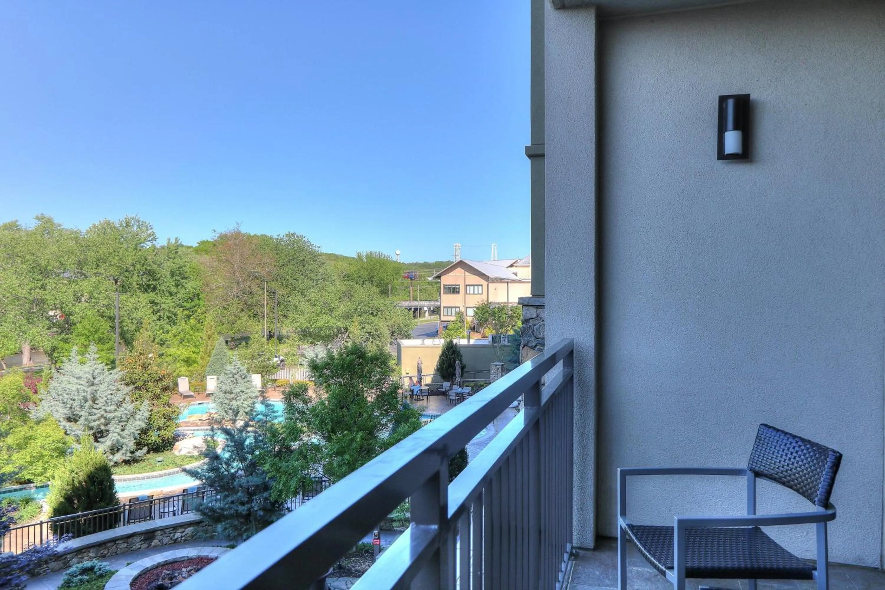 Photo of the whole room in Courtyard by Marriott Pigeon Forge
