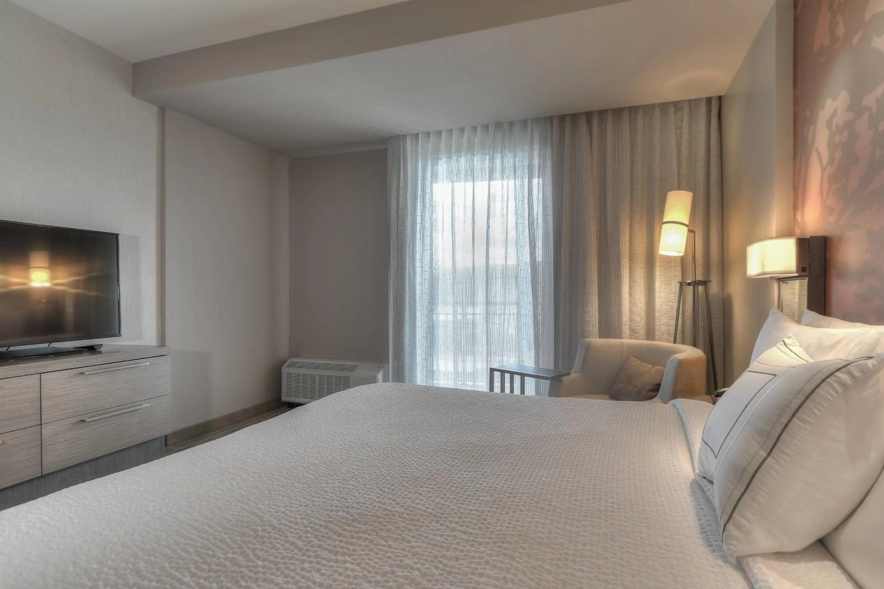 Bedroom, Bed in Courtyard by Marriott Pigeon Forge