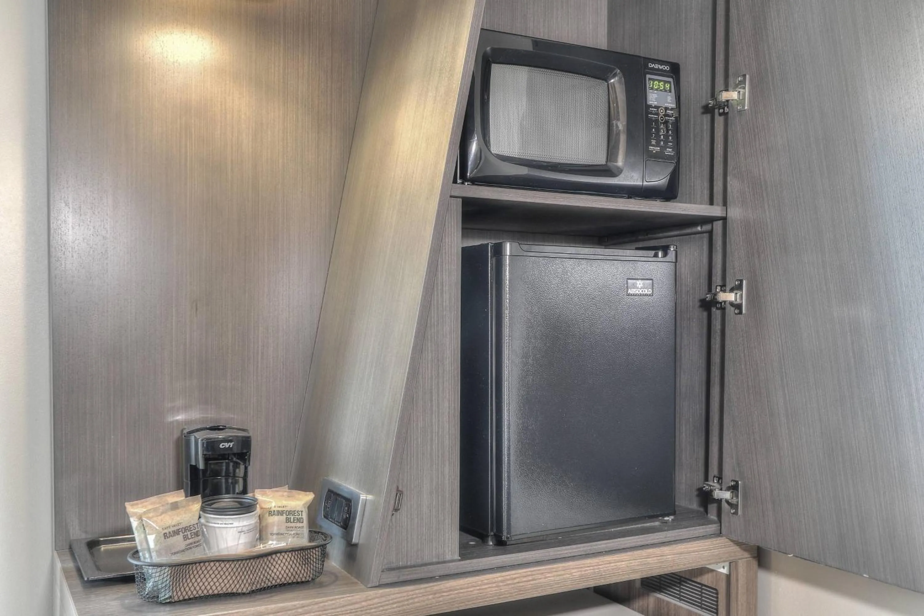 Photo of the whole room in Courtyard by Marriott Pigeon Forge