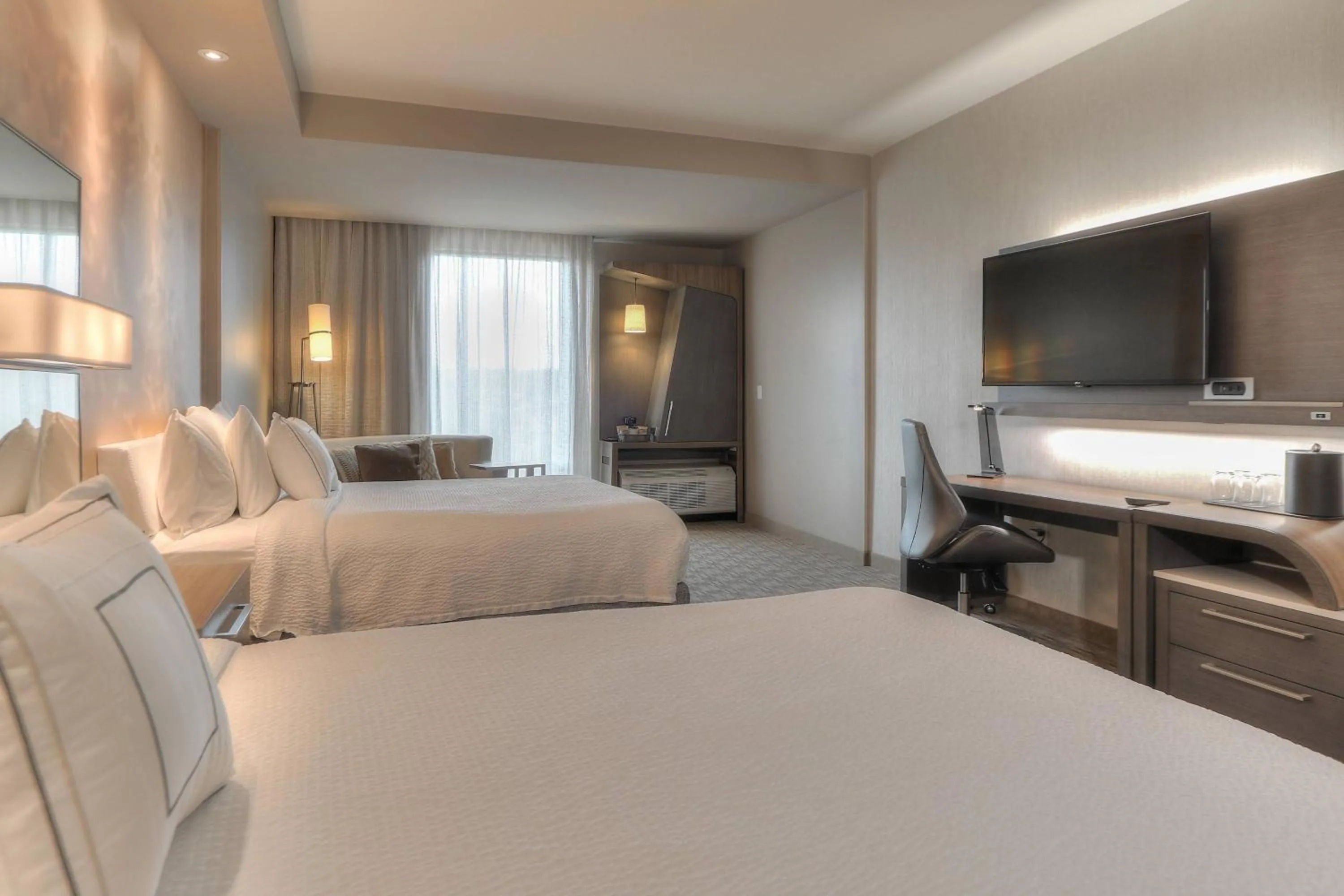 Photo of the whole room, Bed in Courtyard by Marriott Pigeon Forge