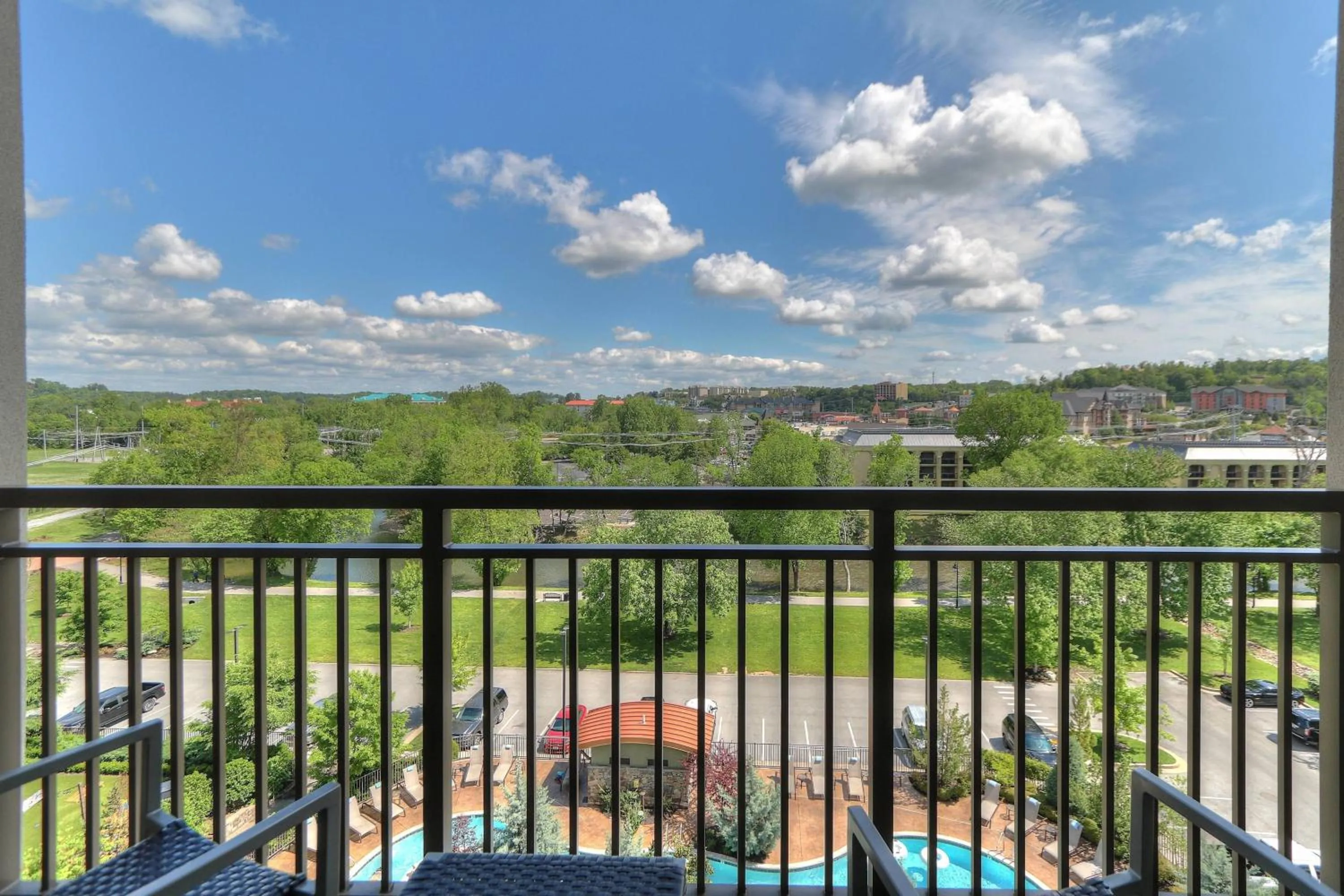 Bedroom in Courtyard by Marriott Pigeon Forge