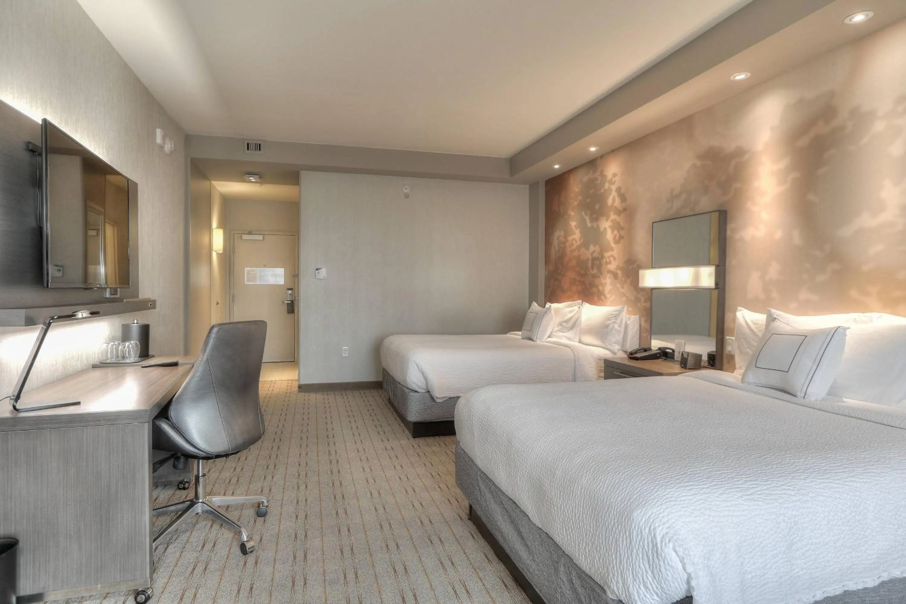 Photo of the whole room, Bed in Courtyard by Marriott Pigeon Forge