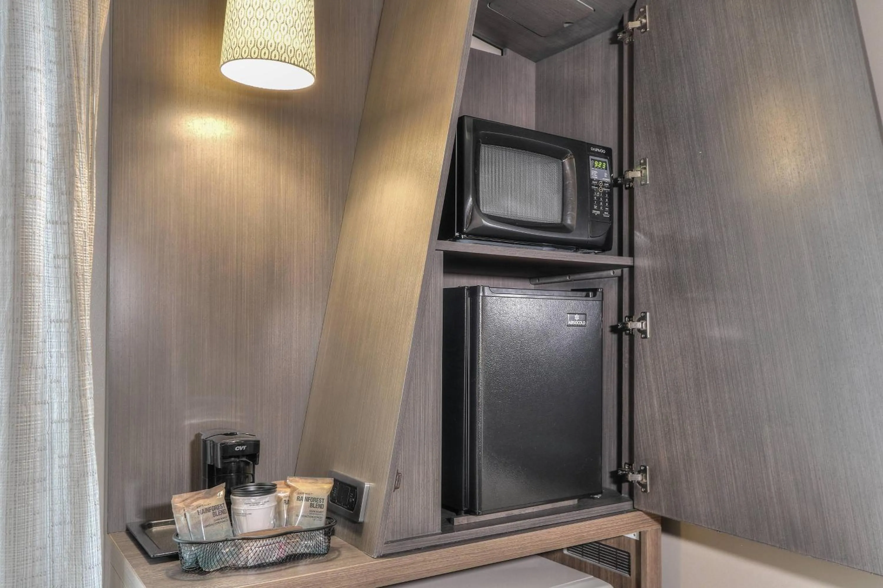 Photo of the whole room in Courtyard by Marriott Pigeon Forge