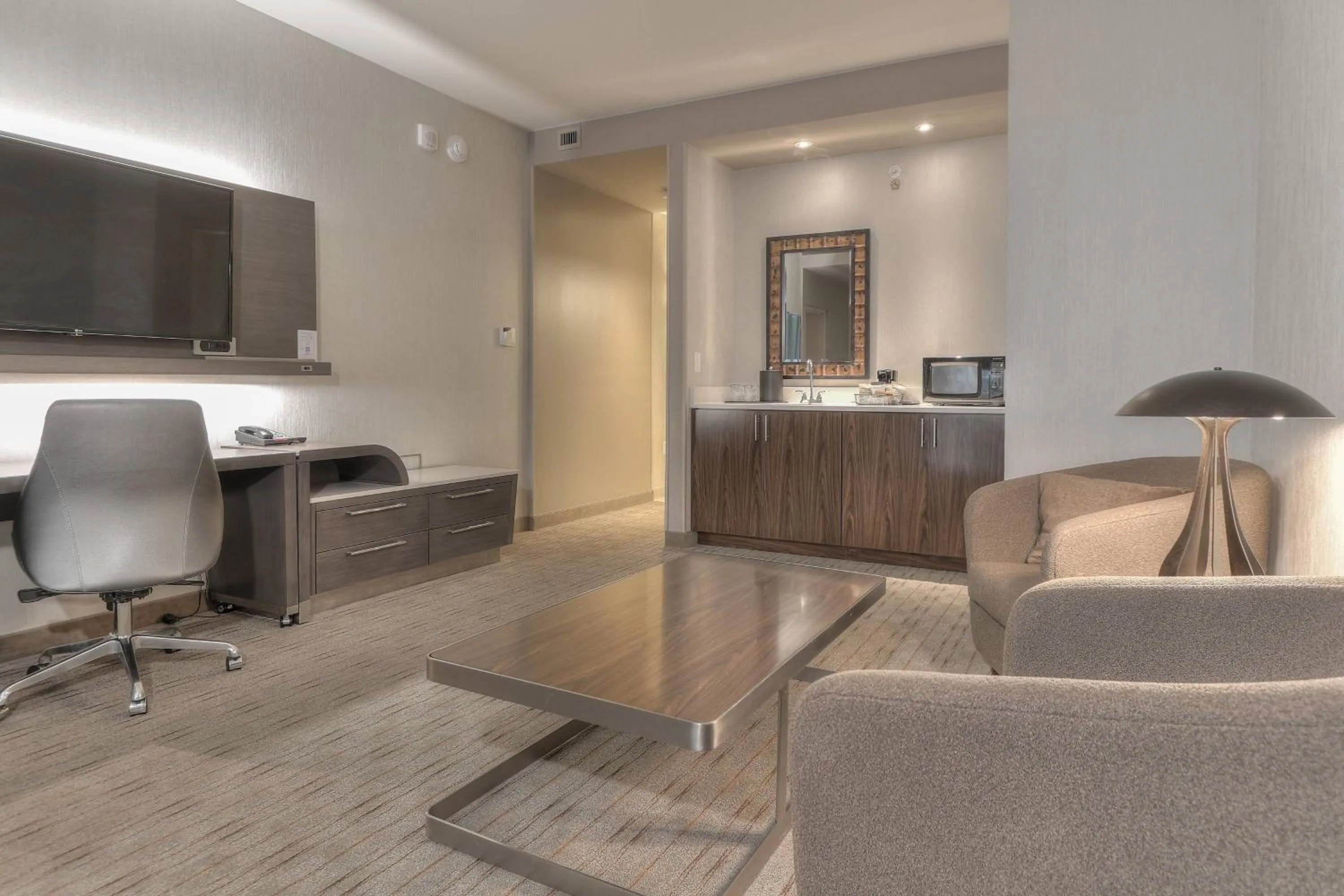 Living room in Courtyard by Marriott Pigeon Forge