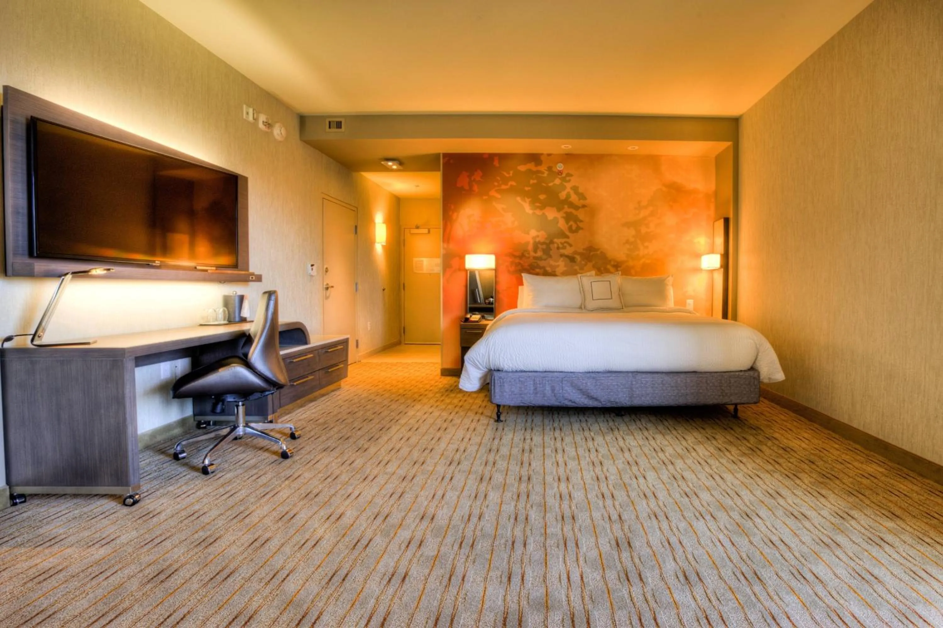 Photo of the whole room, Bed in Courtyard by Marriott Pigeon Forge