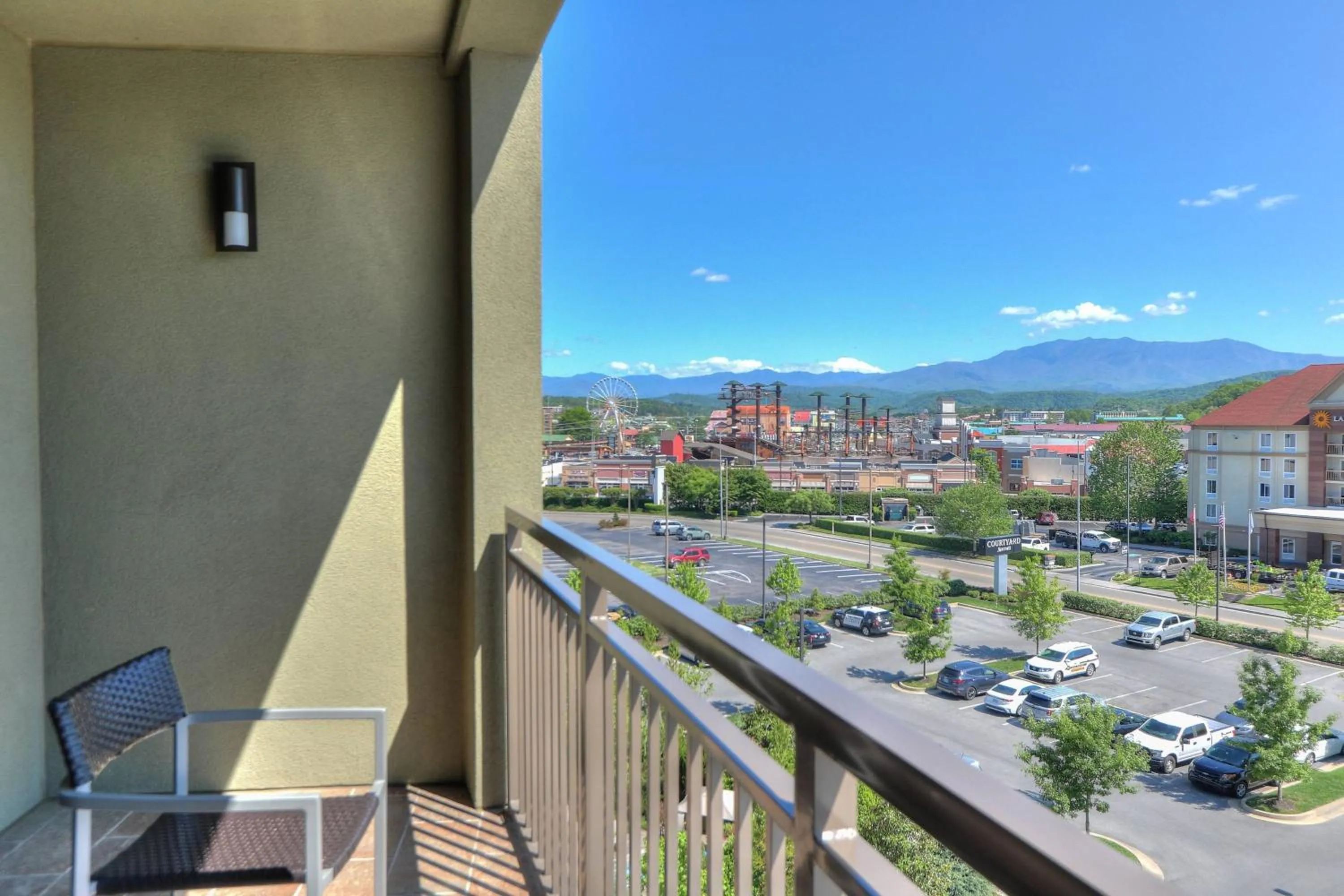 Bedroom in Courtyard by Marriott Pigeon Forge