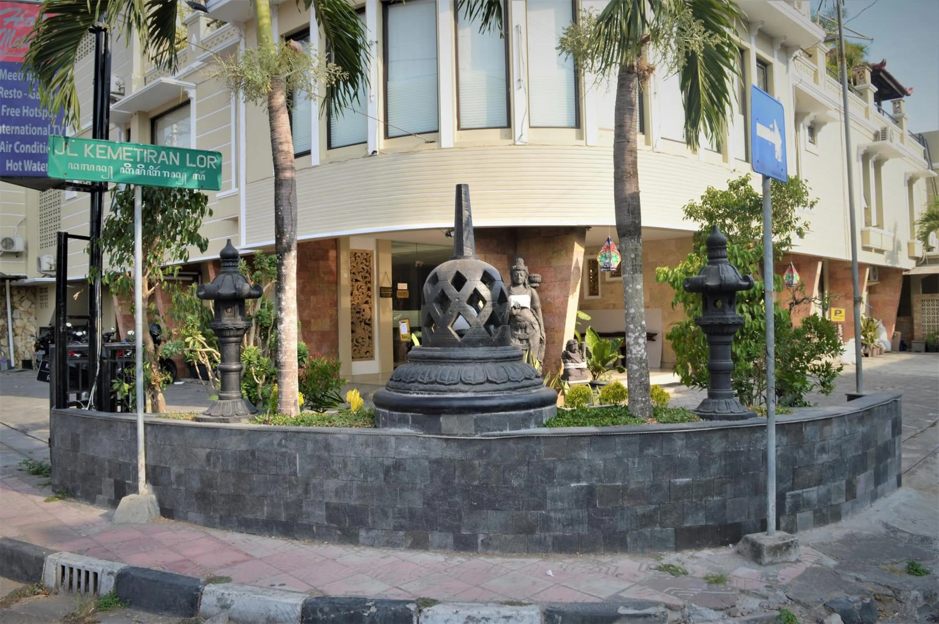 Facade/entrance in Hotel Mataram 2 Malioboro