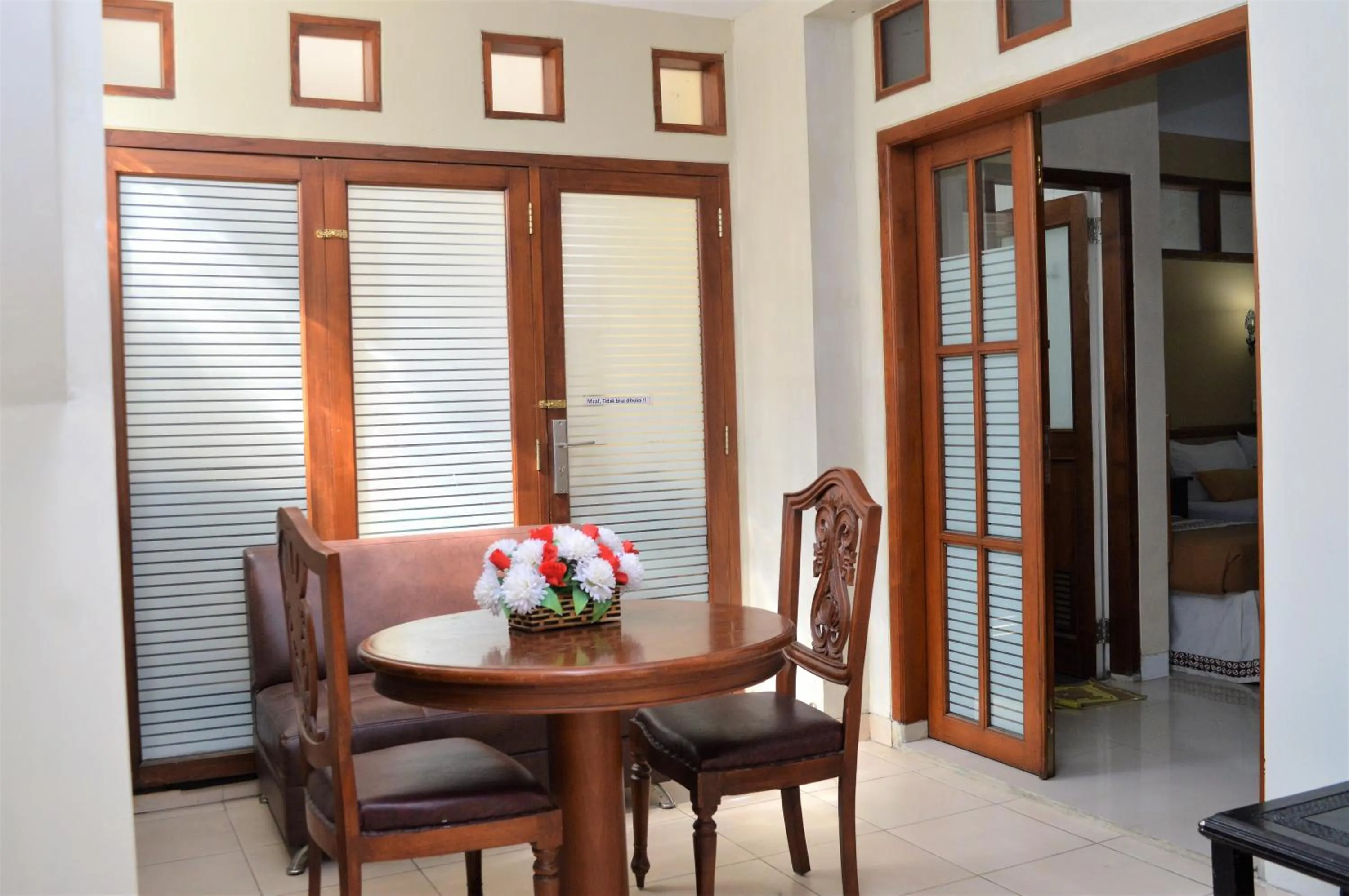 Kitchen or kitchenette in Hotel Mataram 2 Malioboro