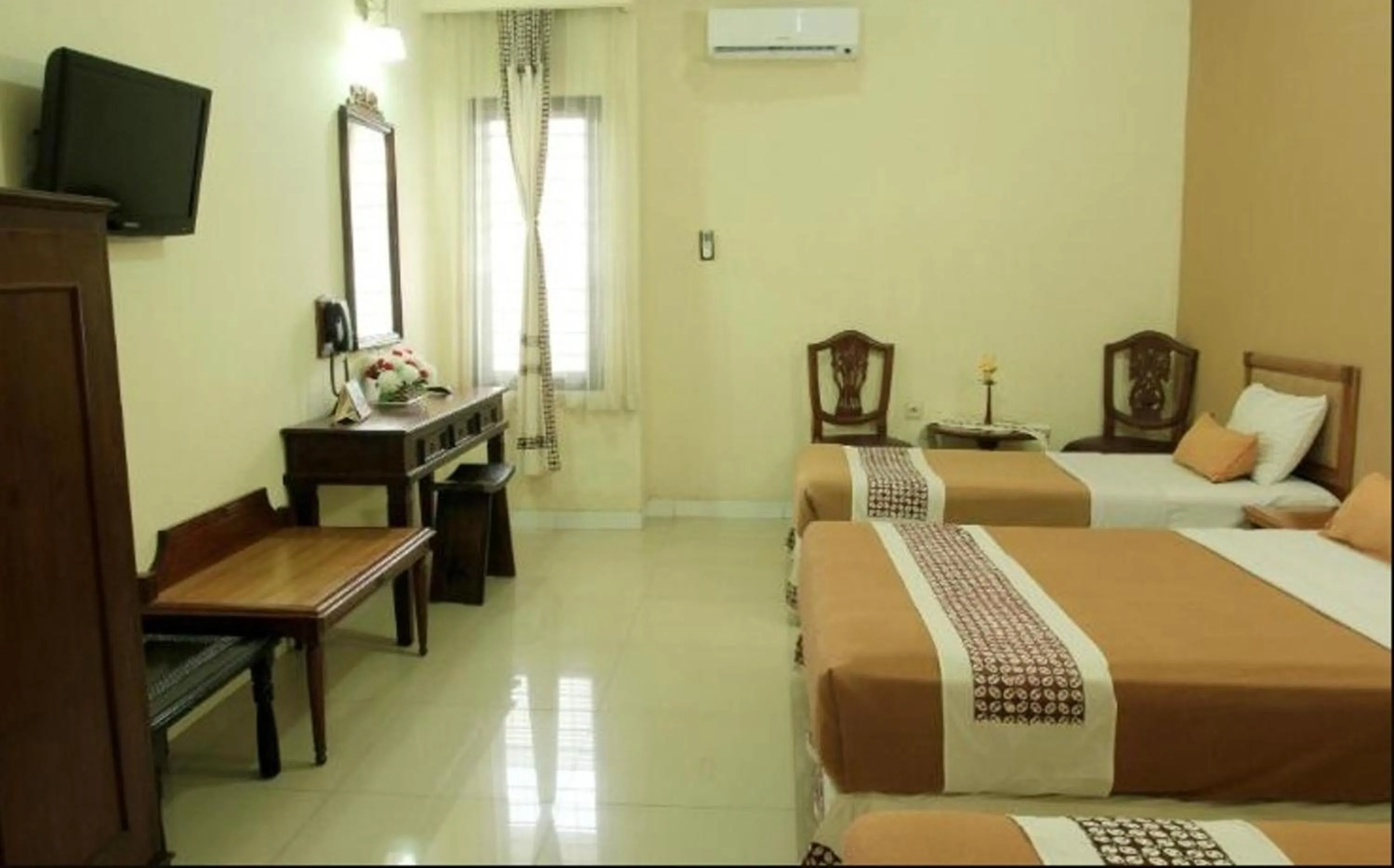 Photo of the whole room, Bed in Hotel Mataram 2 Malioboro