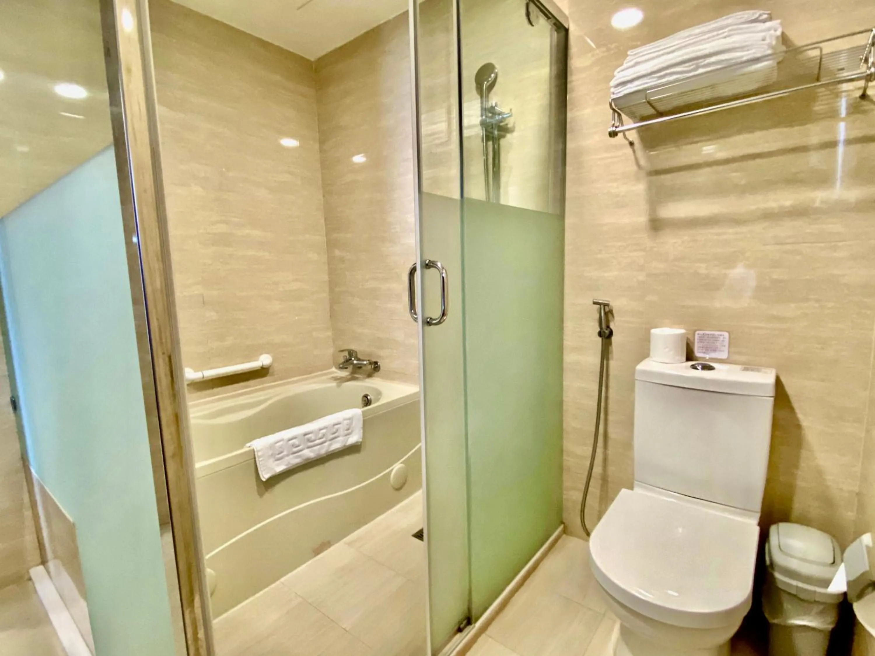 Bathroom in Ming Yue Hu Hotel