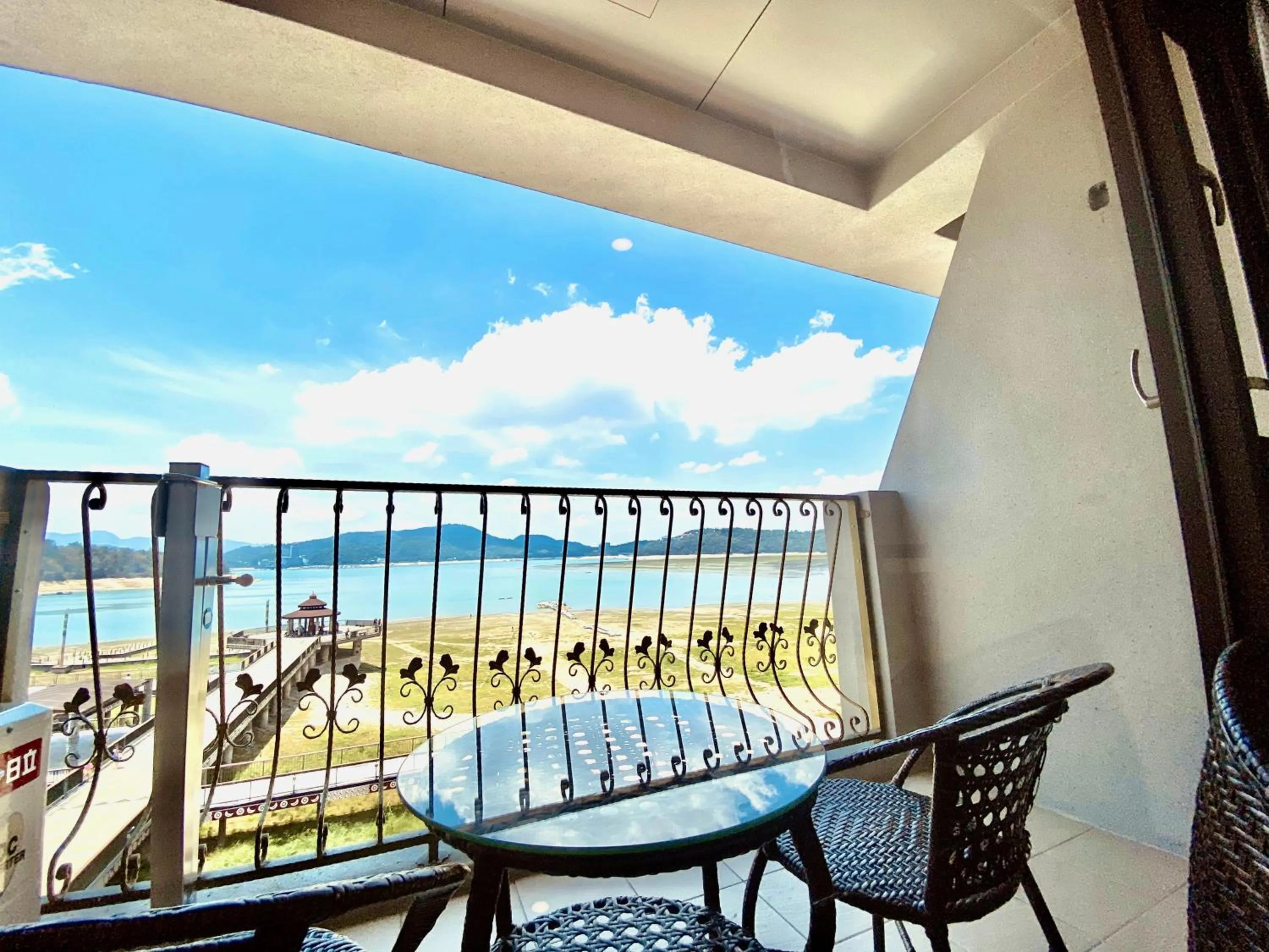 Balcony/Terrace in Ming Yue Hu Hotel