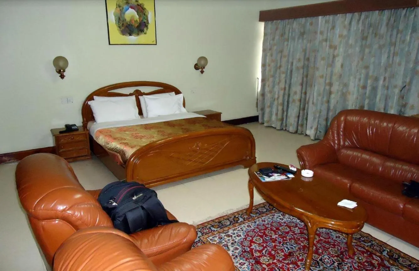Photo of the whole room, Bed in Grand Imperial Hotel