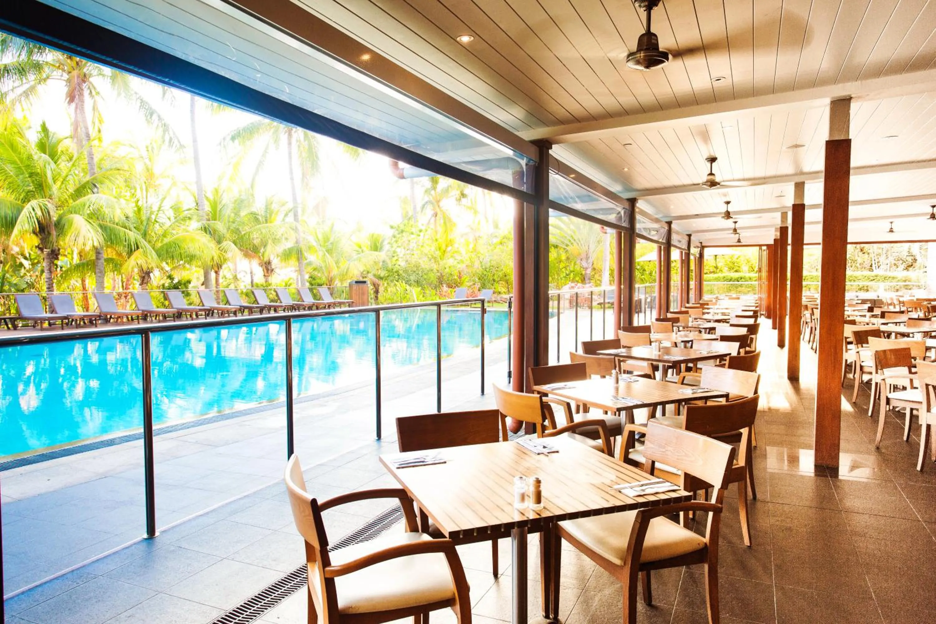 Restaurant/places to eat in Reef View Hotel