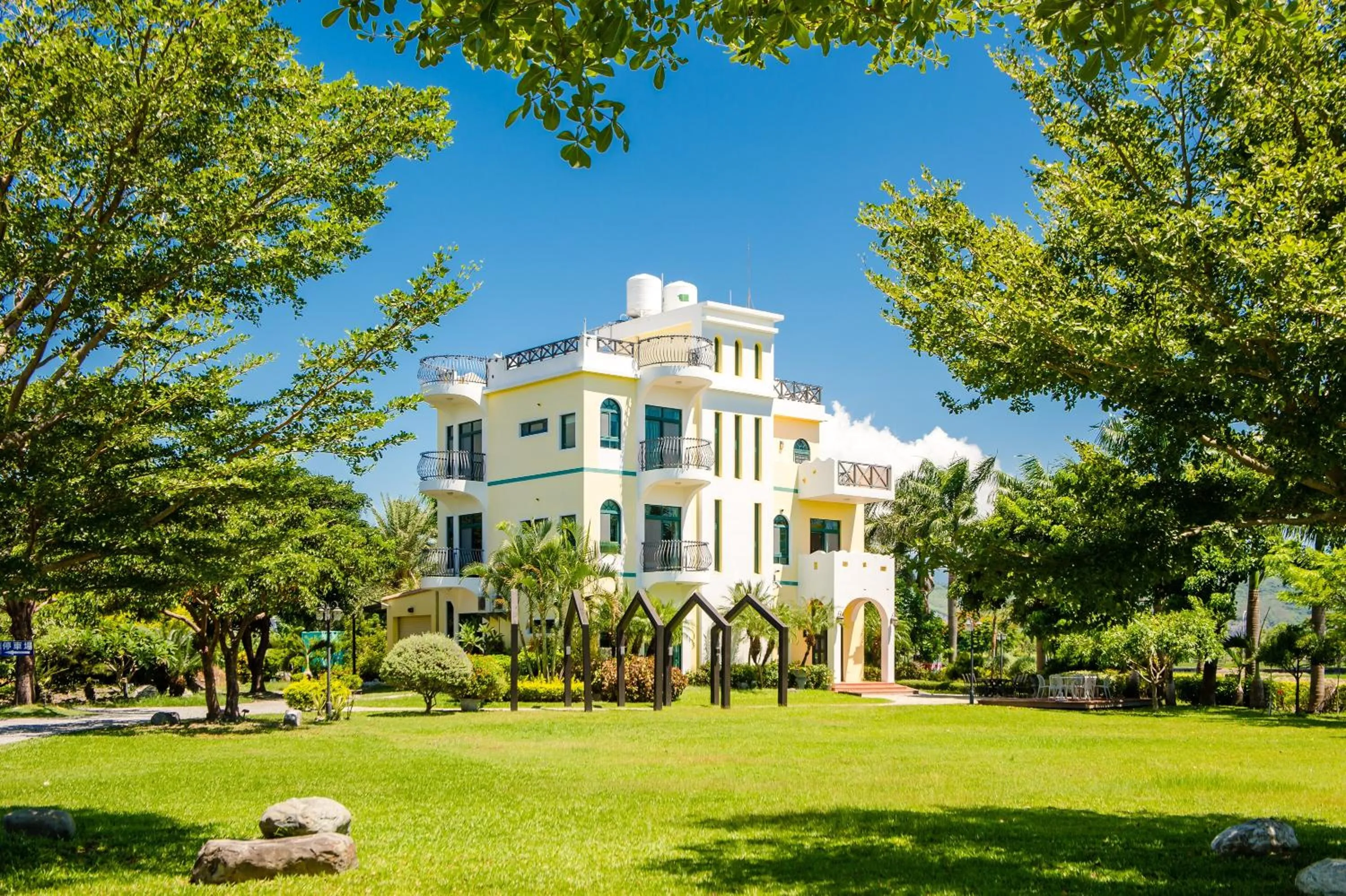 Property building in Summer Garden