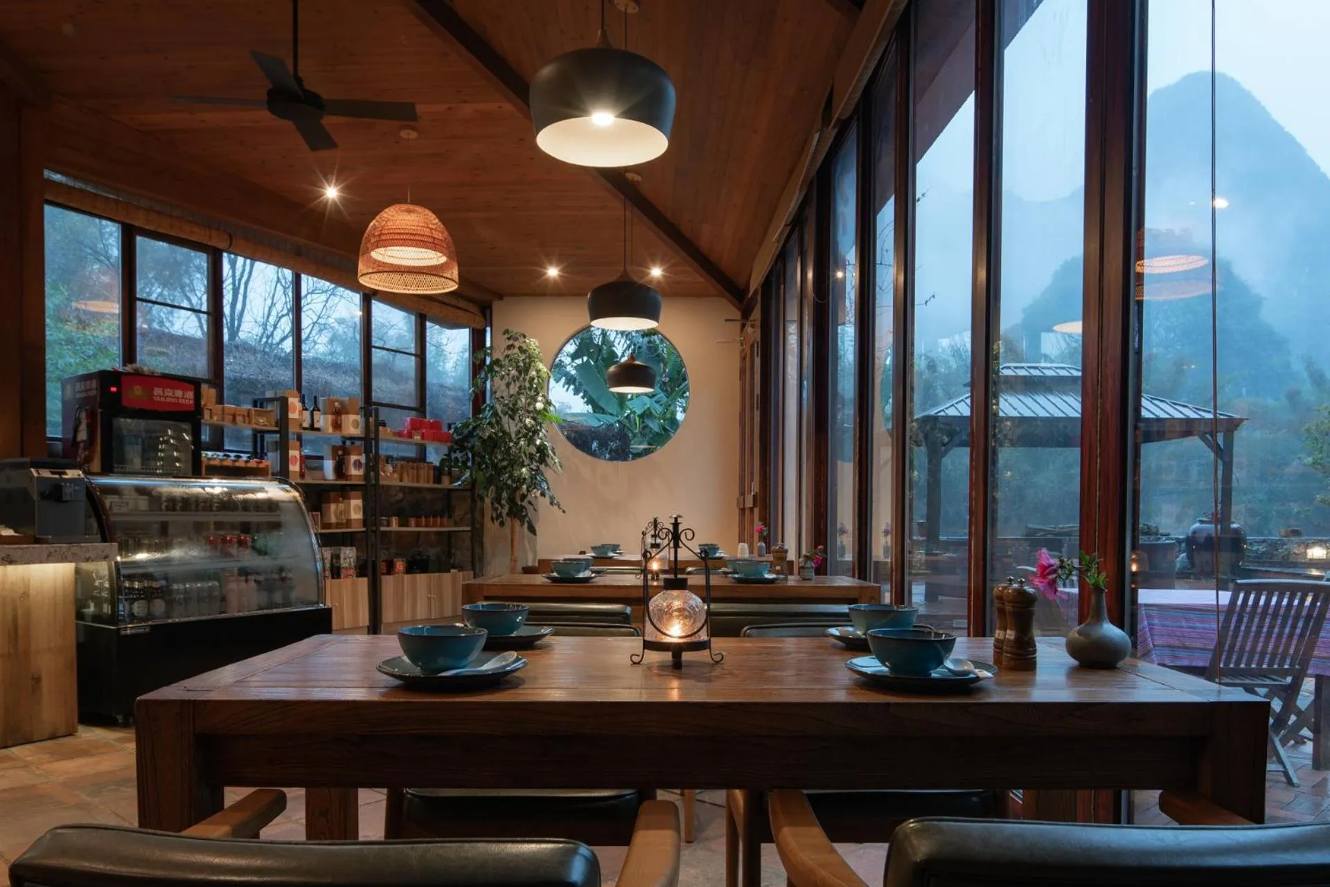 Restaurant/places to eat in The Apsara Lodge