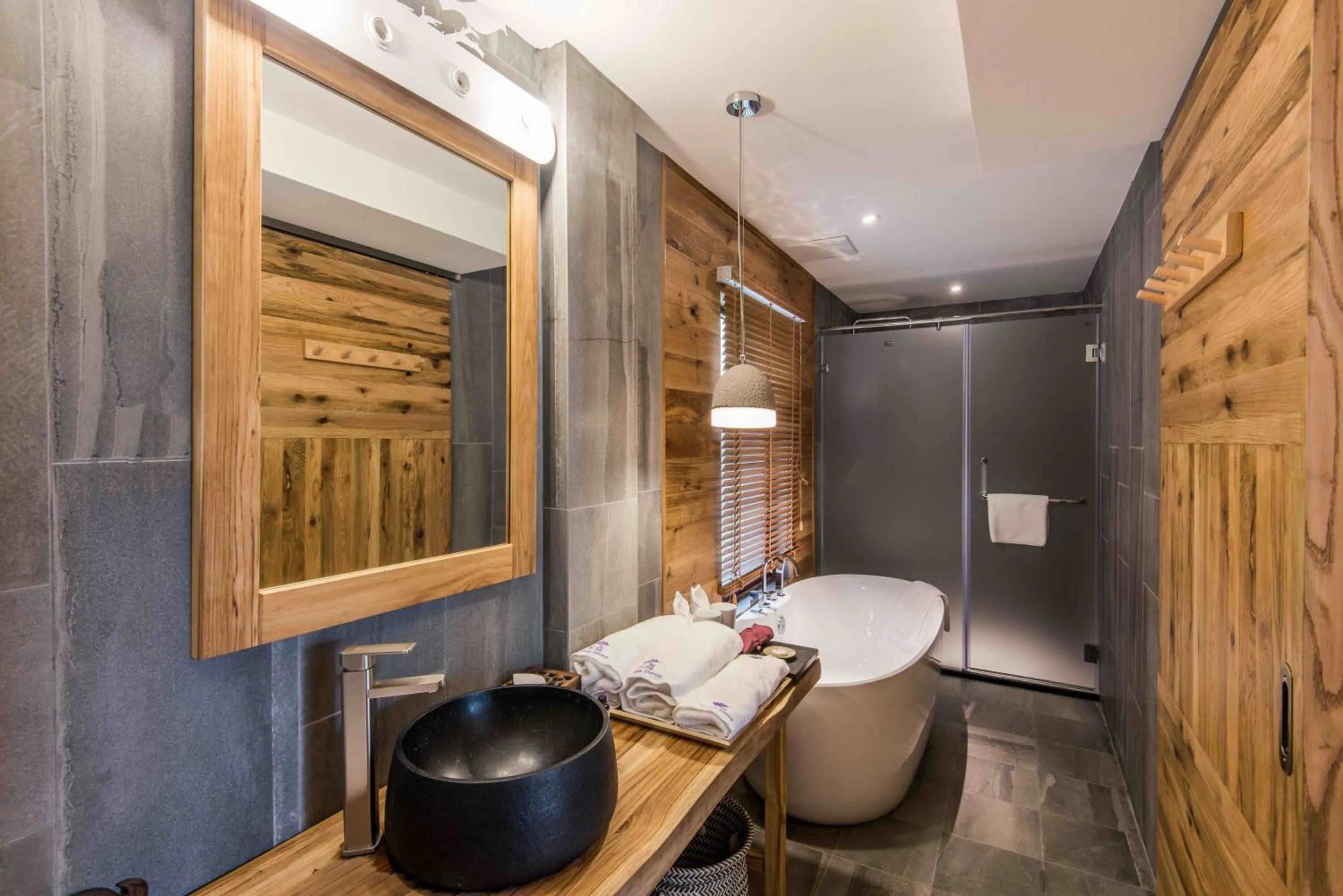 Shower in The Apsara Lodge