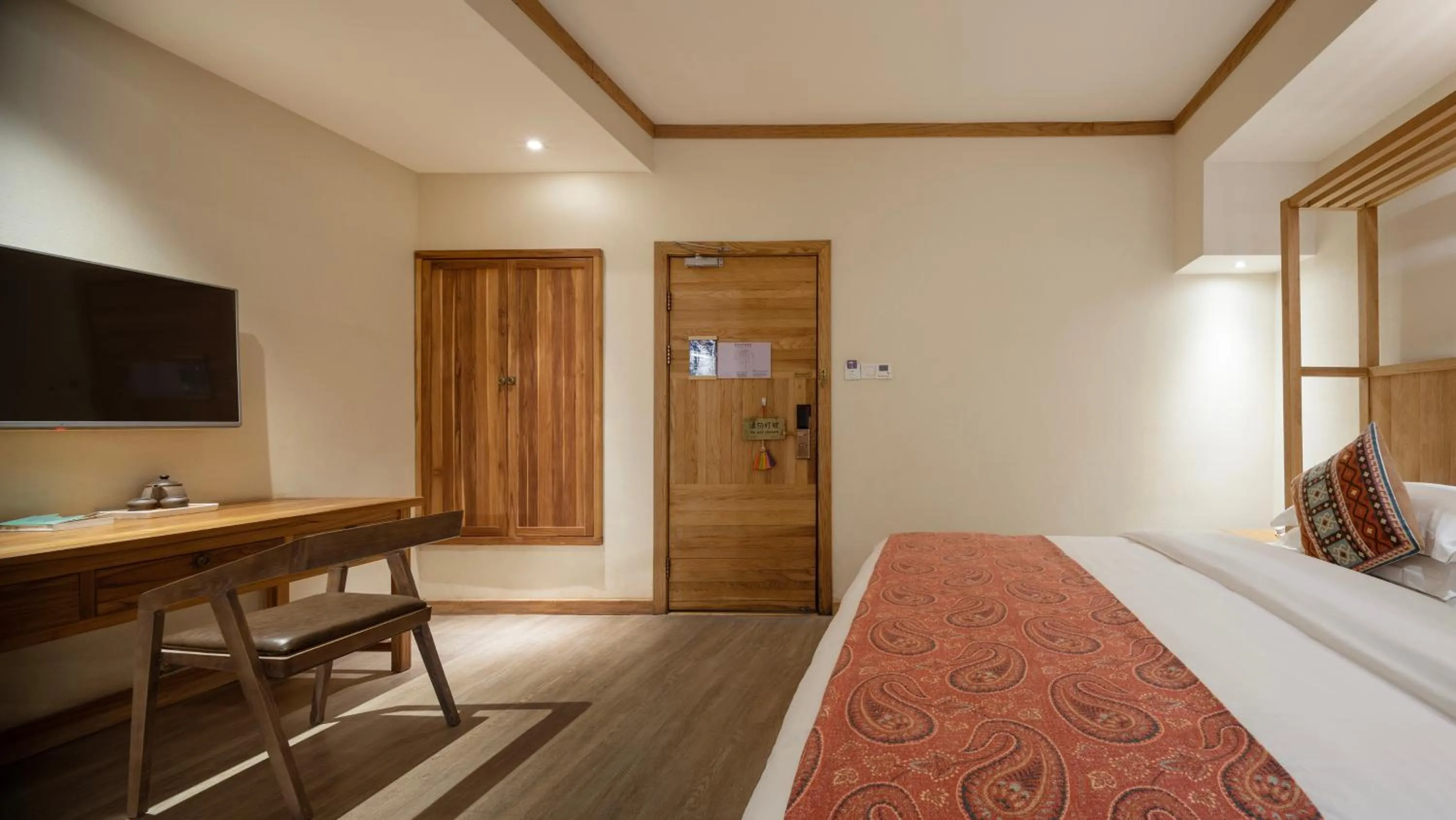 TV and multimedia, Bed in Yangshuo The Apsara Lodge