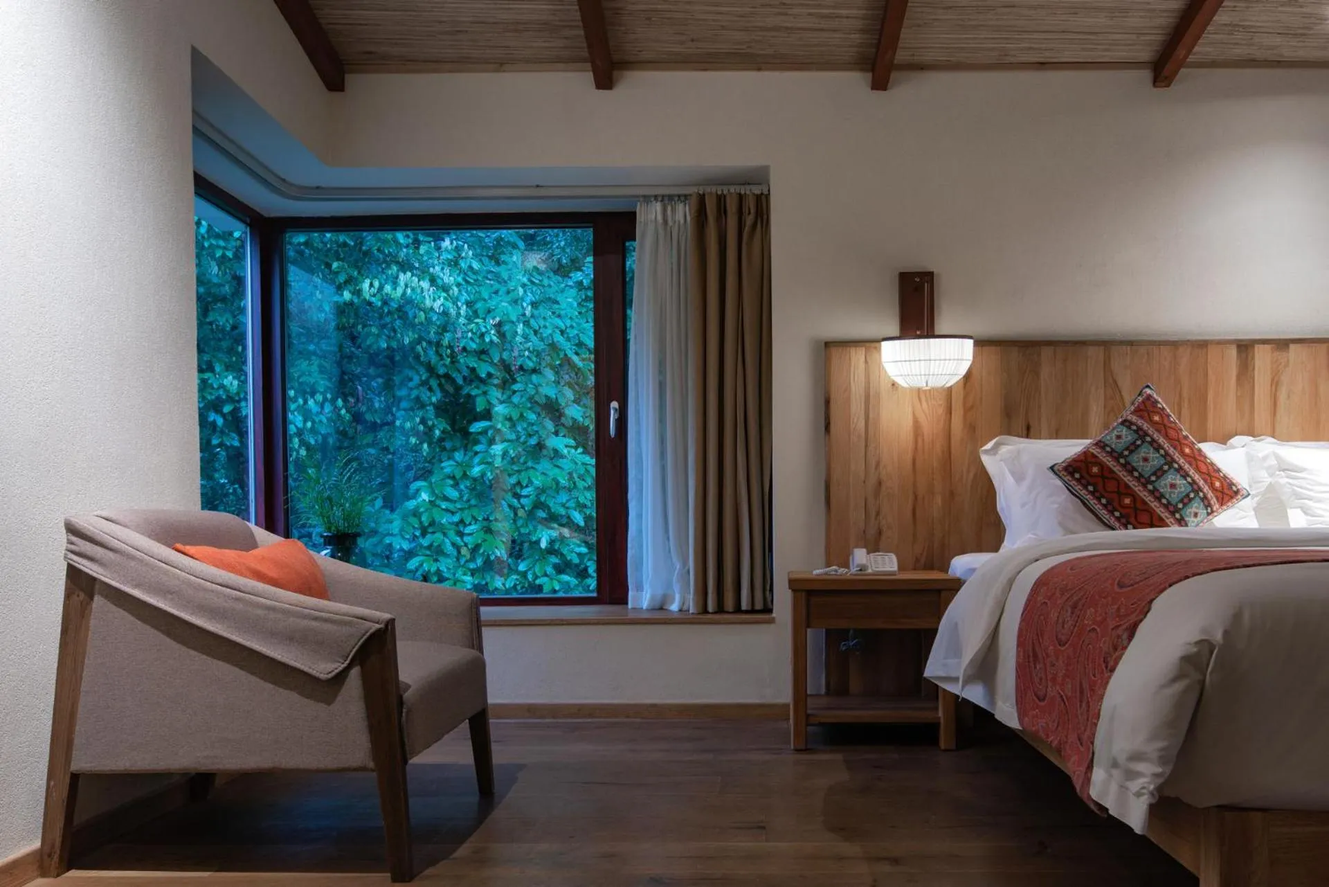 Bedroom, Bed in The Apsara Lodge