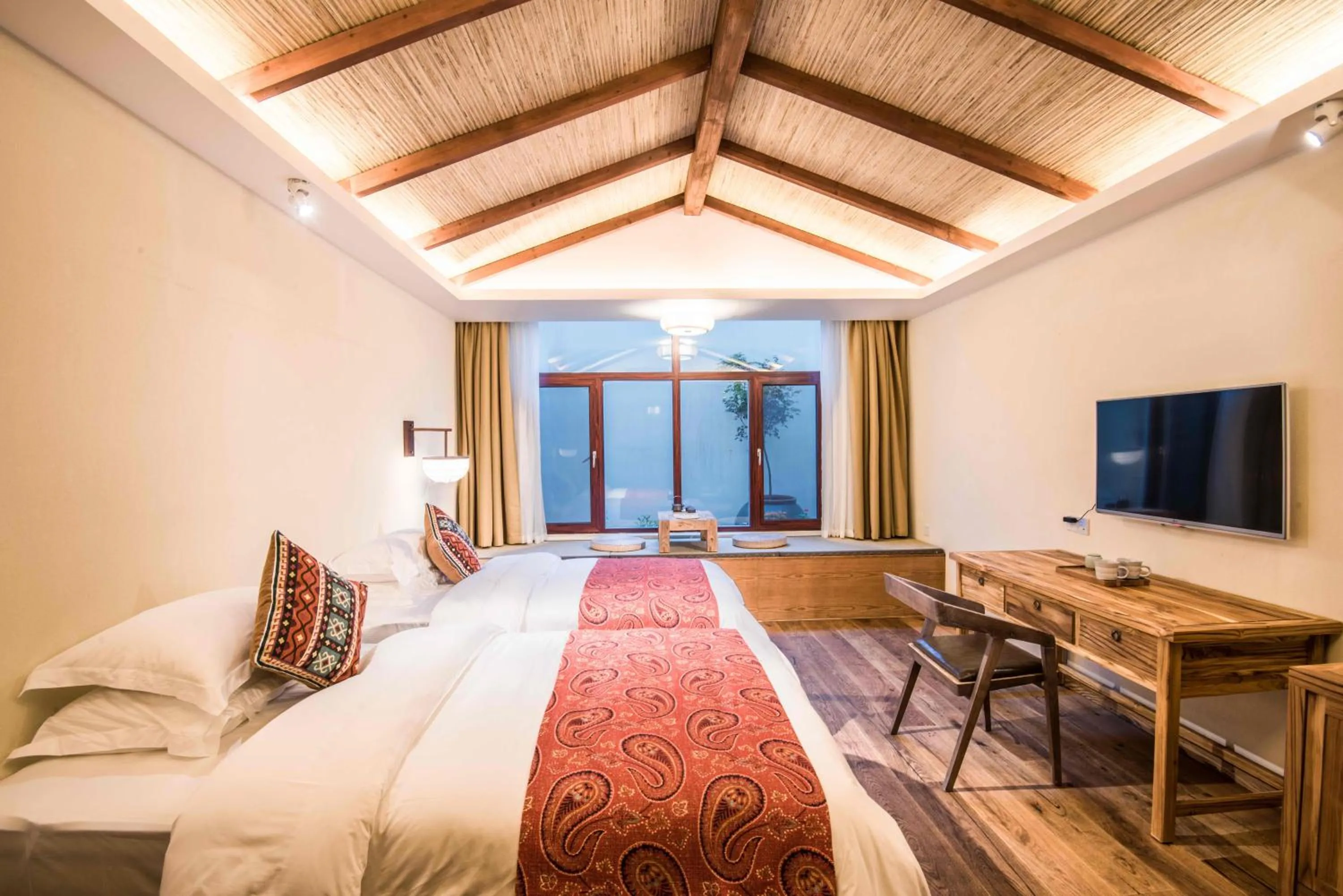 Bedroom, Bed in The Apsara Lodge