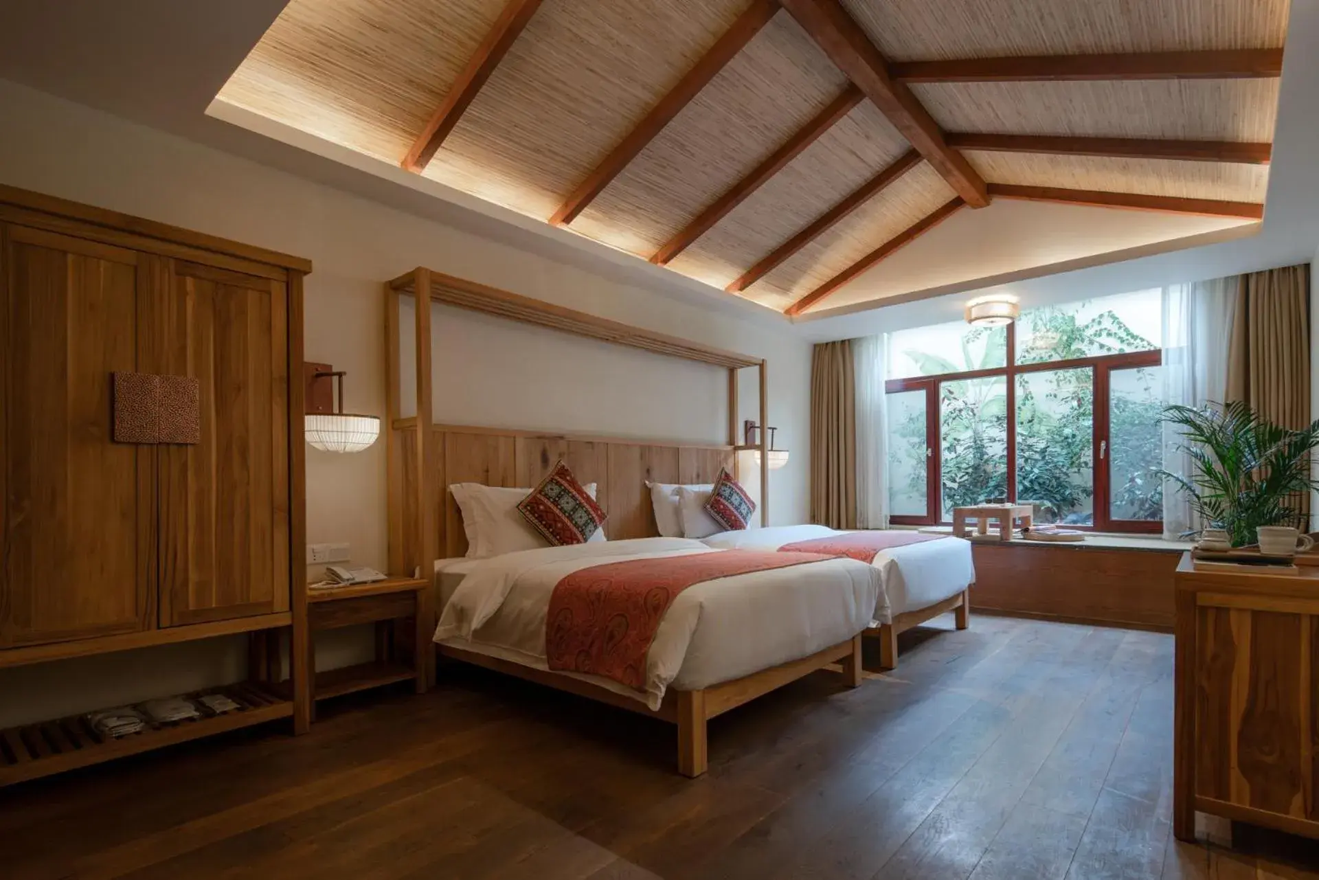 Elegant Double Room in The Apsara Lodge-Airport or TS Free pick-up over 3 nights Elegant Double Room in The Apsara Lodge-Airport or TS Free pick-up over 3 nights