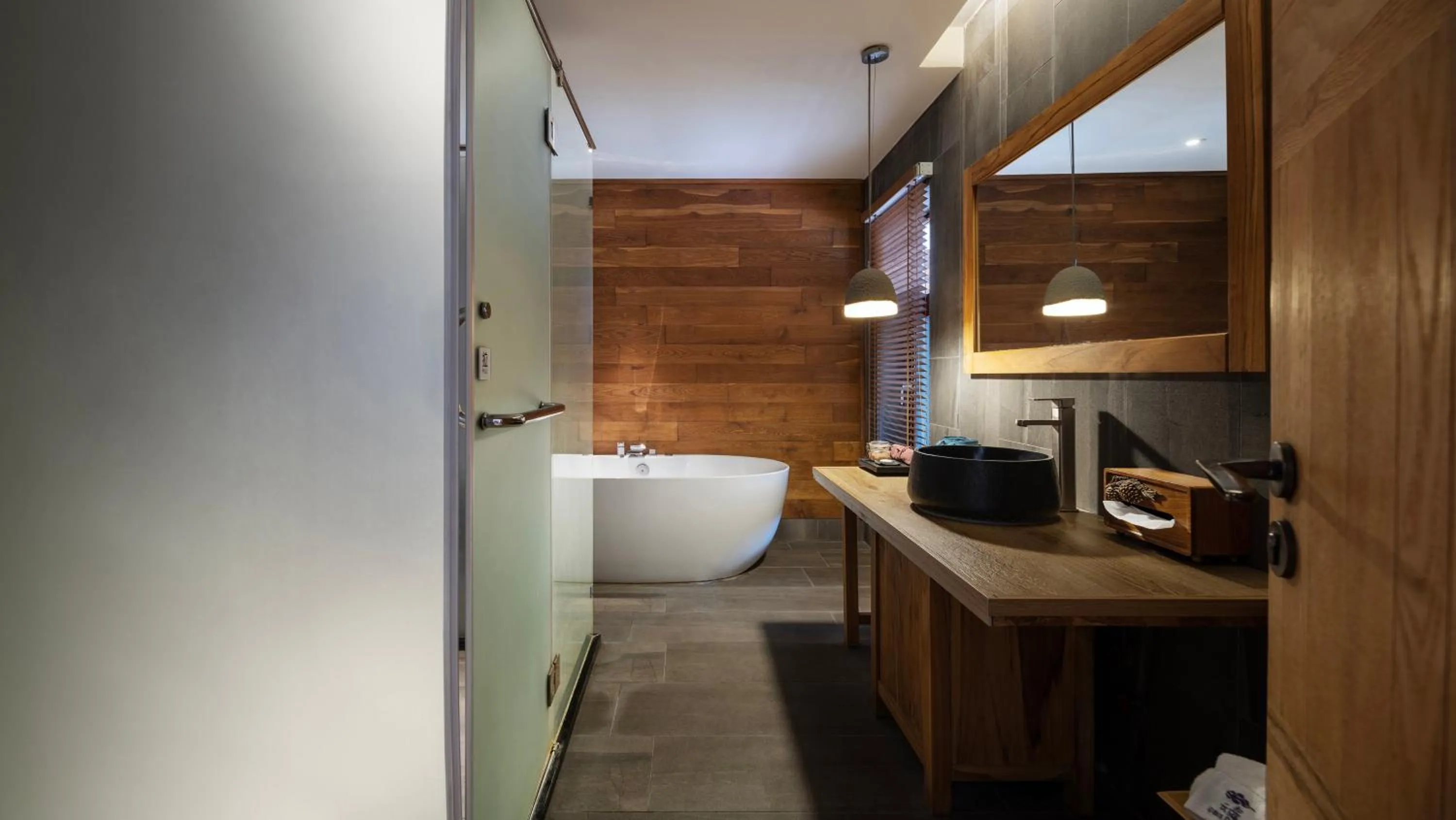 Shower in Yangshuo The Apsara Lodge