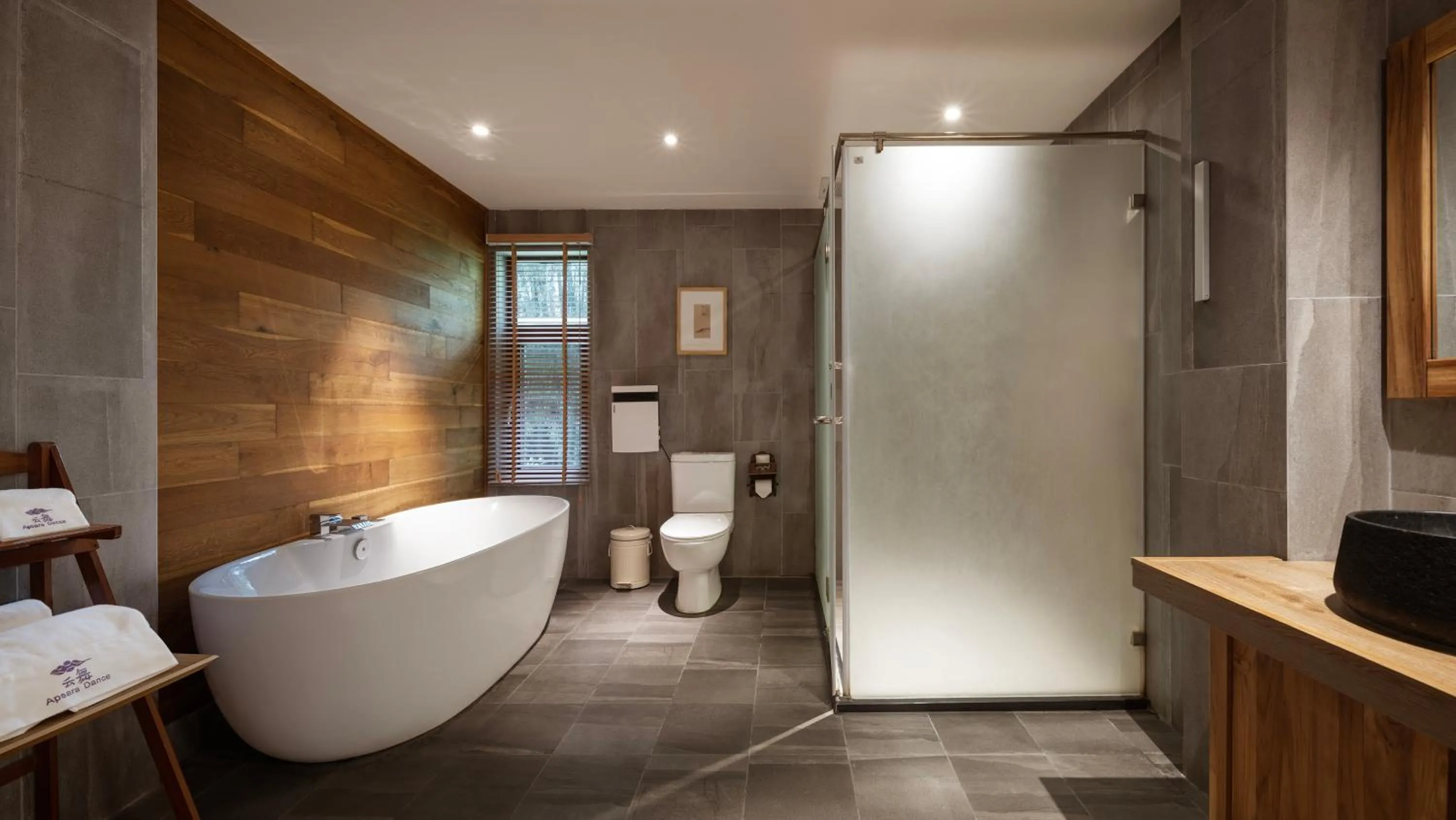 Shower in Yangshuo The Apsara Lodge