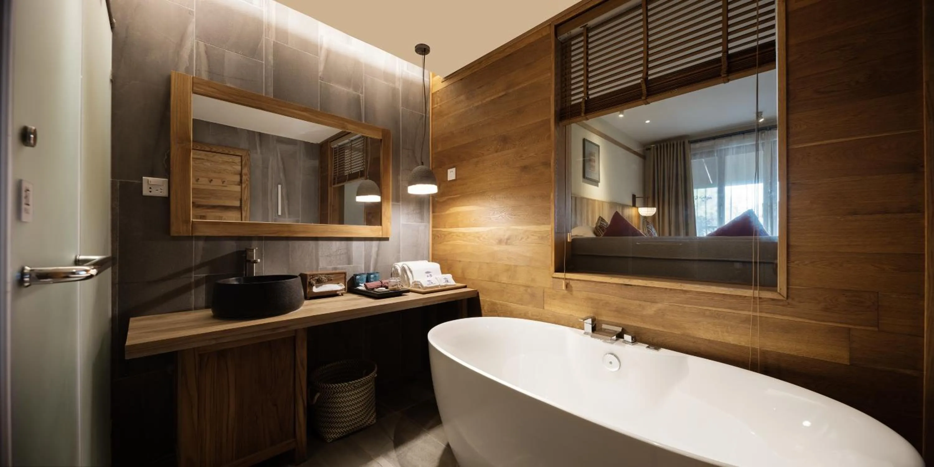 Toilet in Yangshuo The Apsara Lodge