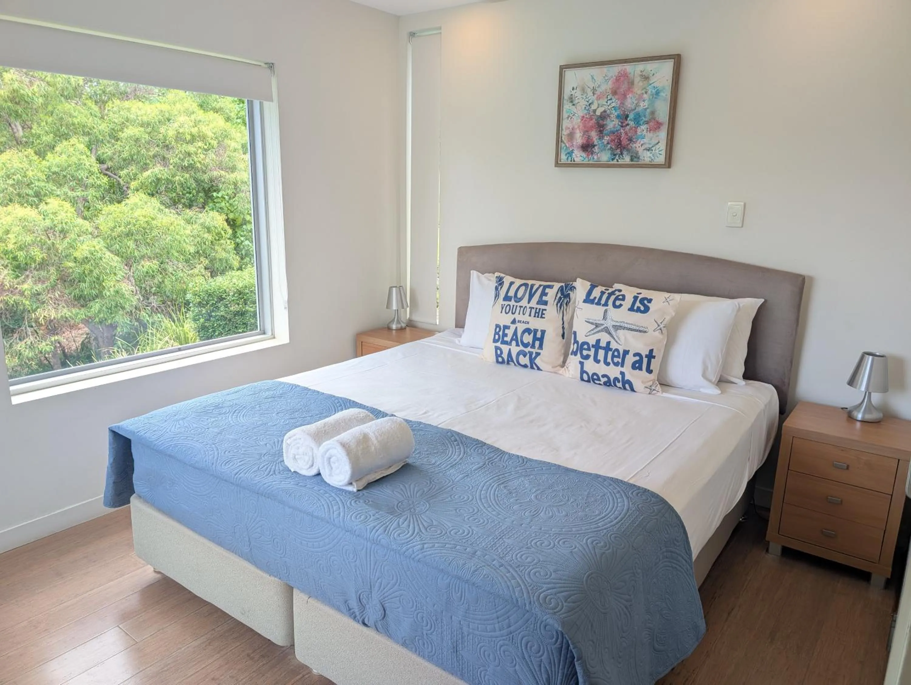 View (from property/room), Bed in Rainbow Ocean Palms Resort