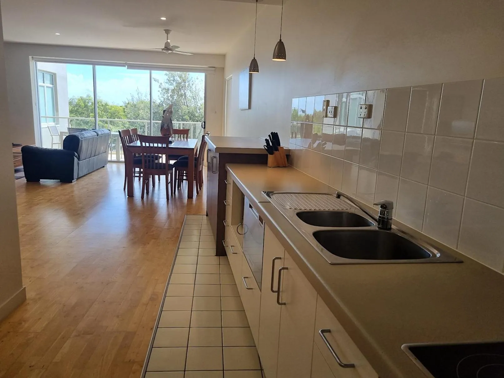 Kitchen or kitchenette in Rainbow Ocean Palms Resort