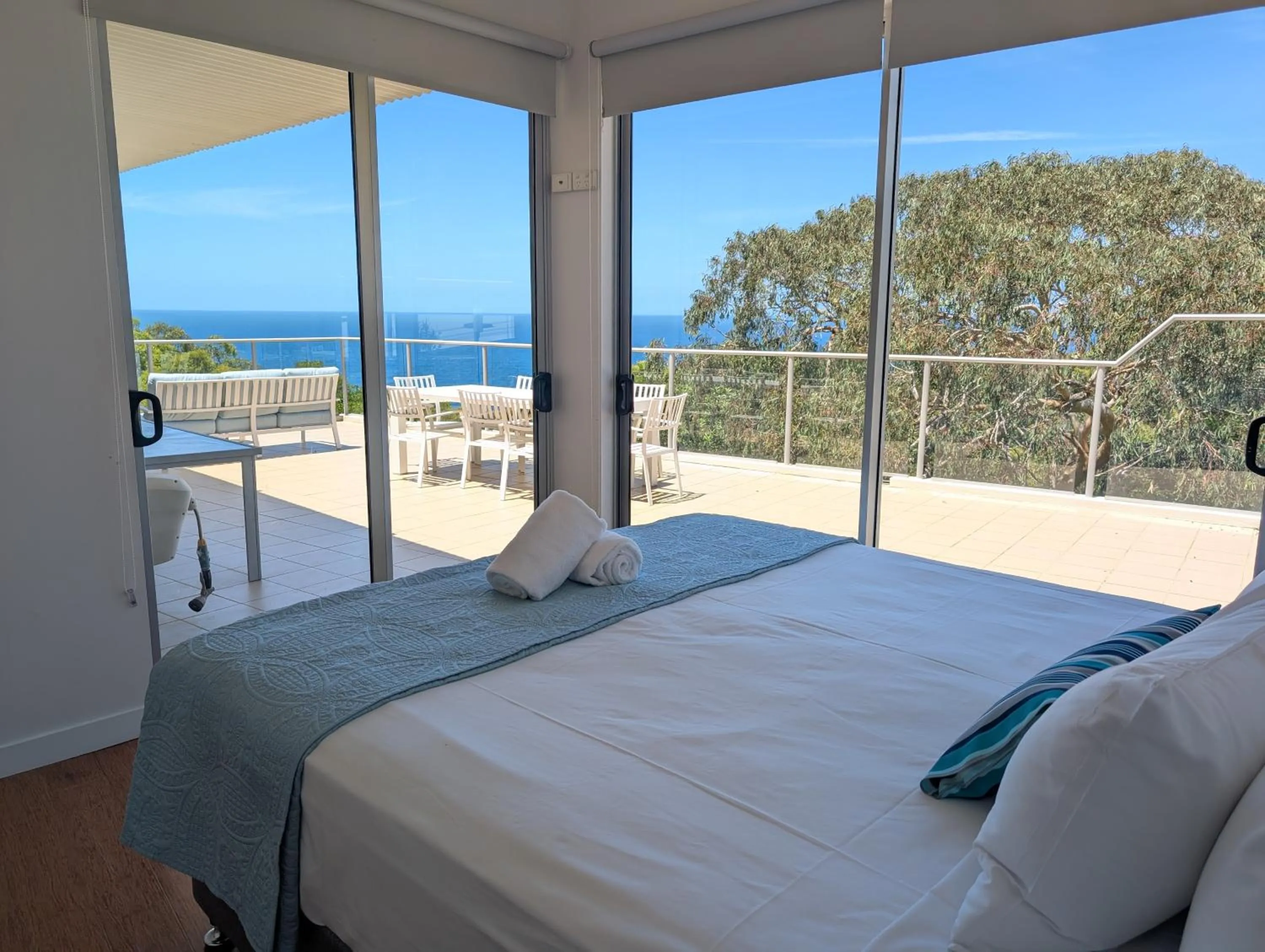 View (from property/room), Bed in Rainbow Ocean Palms Resort