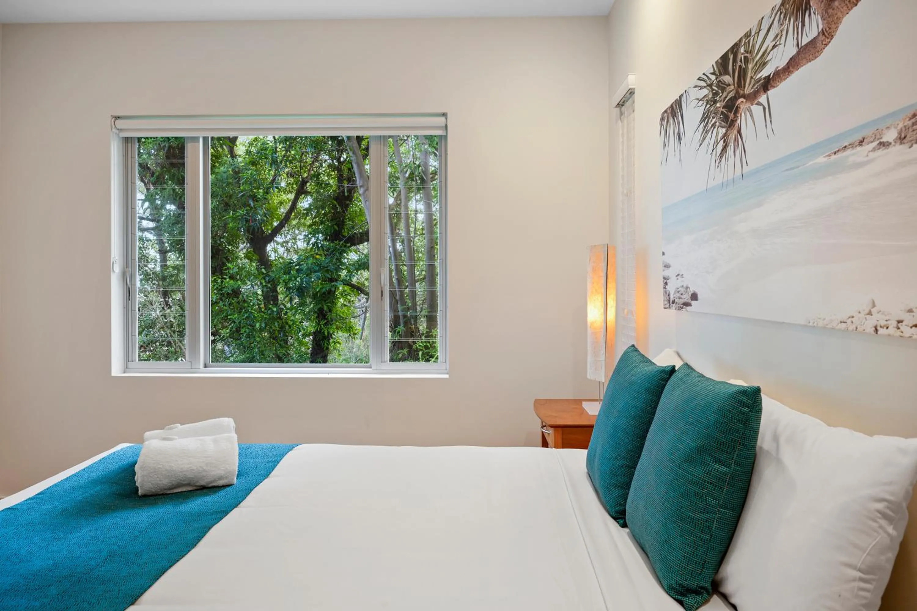 View (from property/room), Bed in Rainbow Ocean Palms Resort