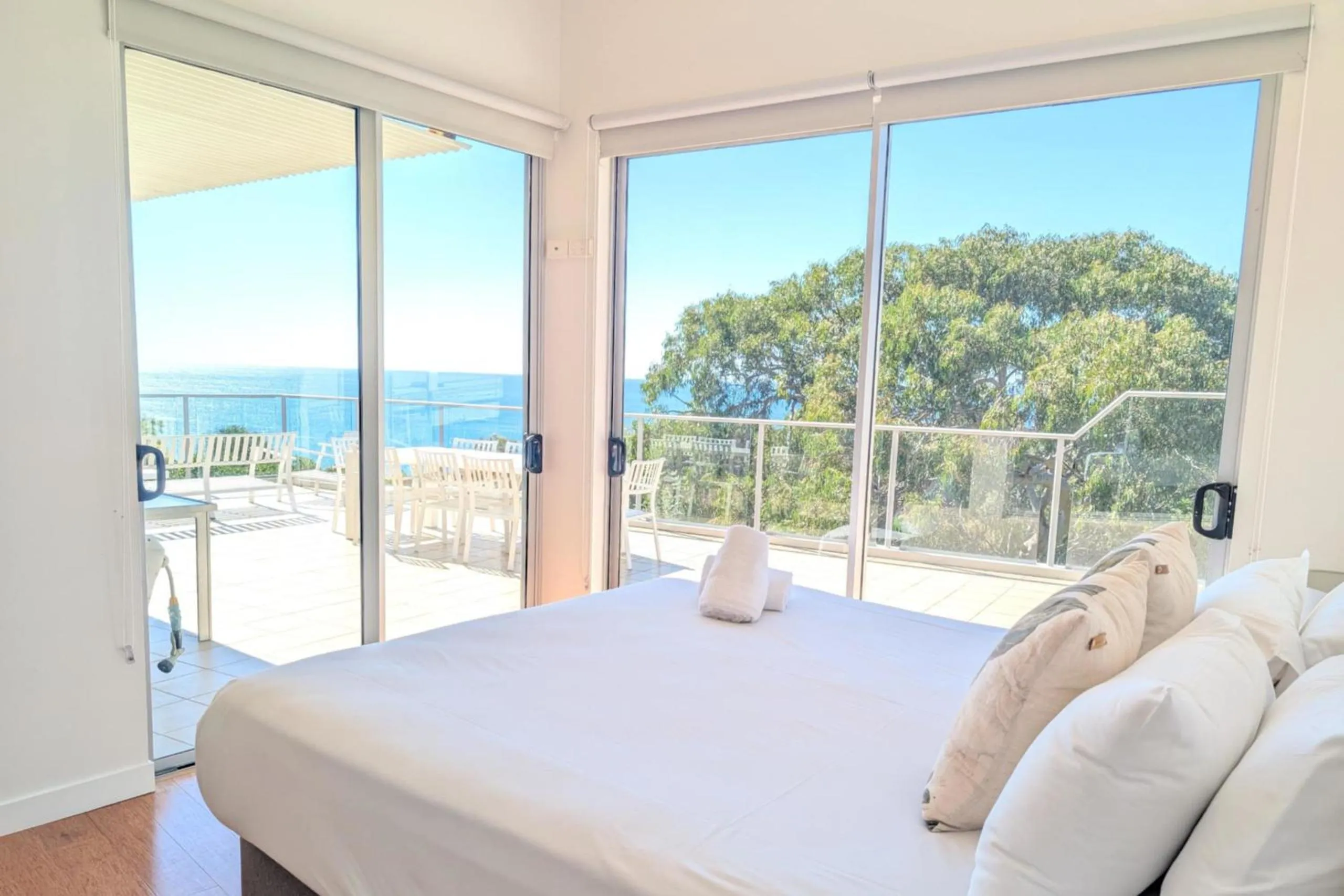 View (from property/room), Bed in Rainbow Ocean Palms Resort