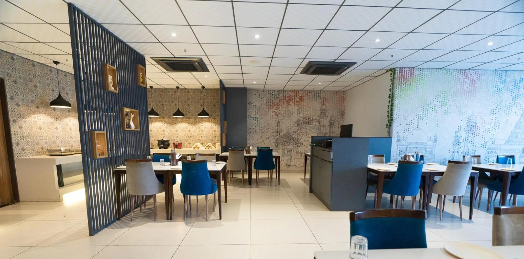 Restaurant/places to eat in 7 Apple Hotel Aurangabad