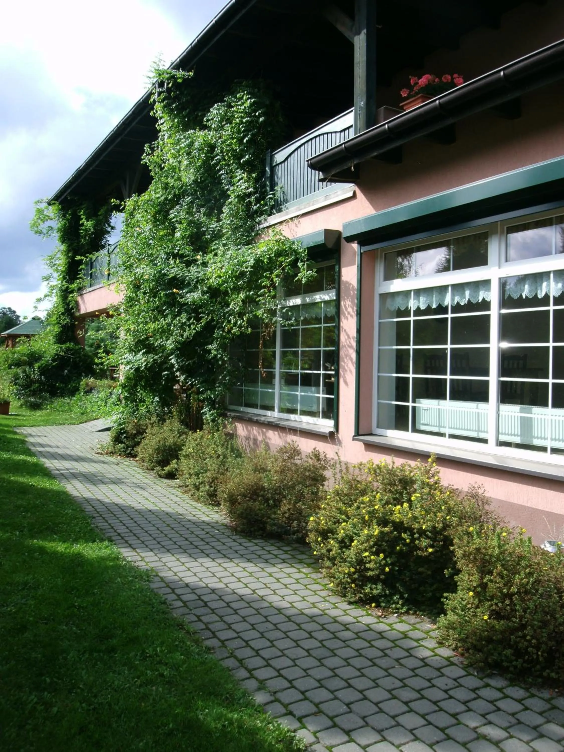 Facade/entrance in W Starym Ogrodnictwie