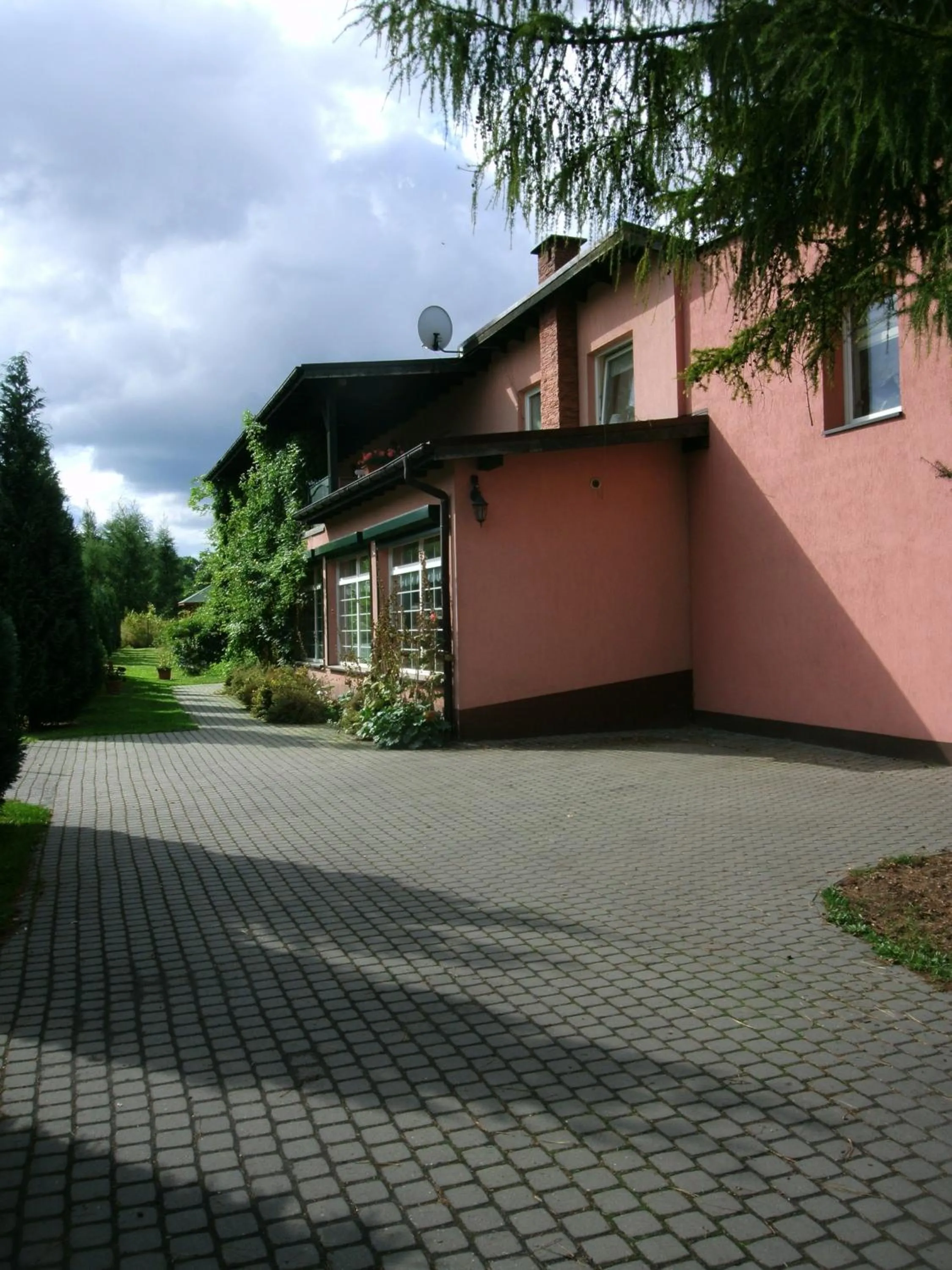 Facade/entrance in W Starym Ogrodnictwie