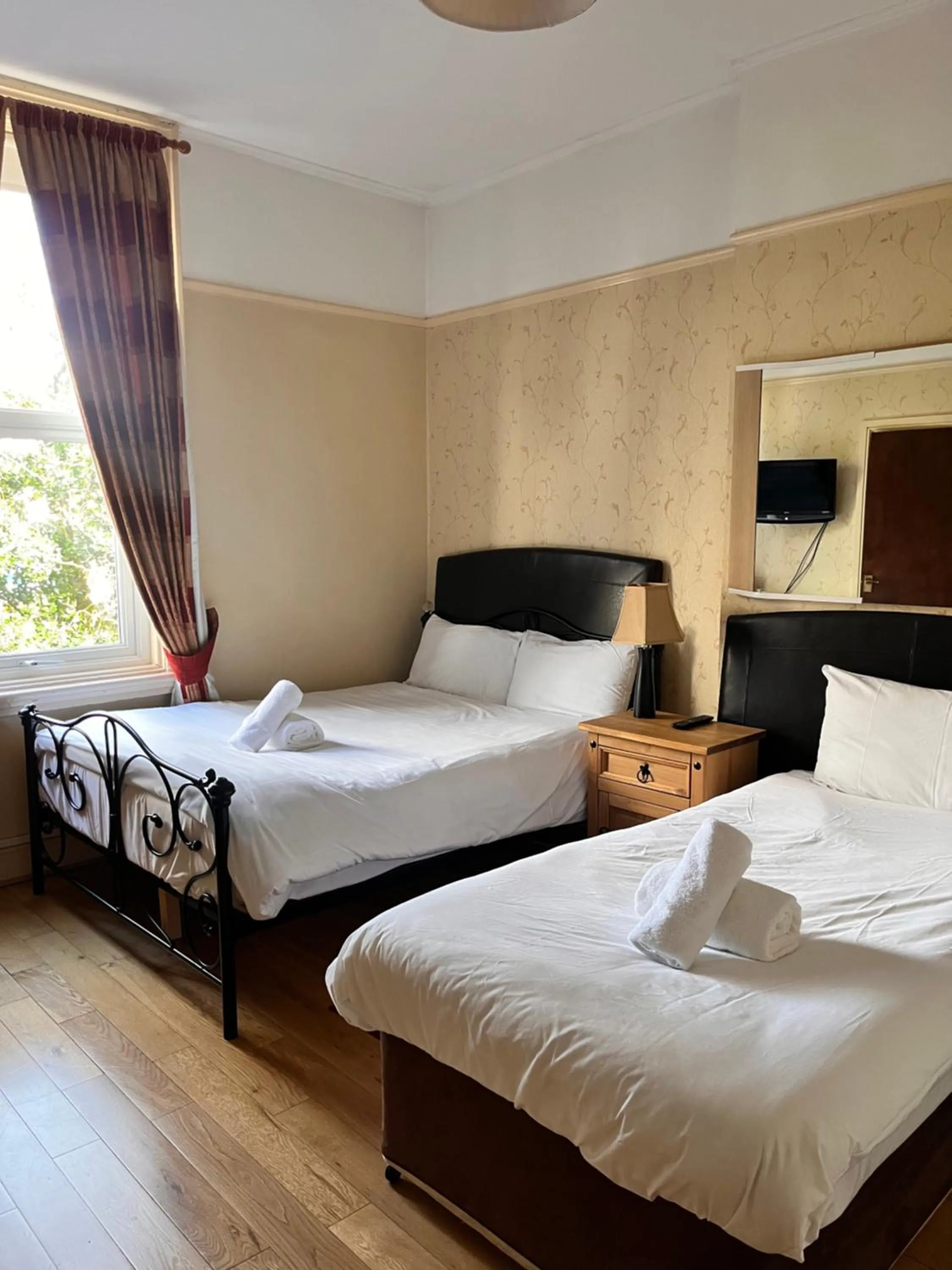 Bedroom, Bed in Beech Mount Grove Suites